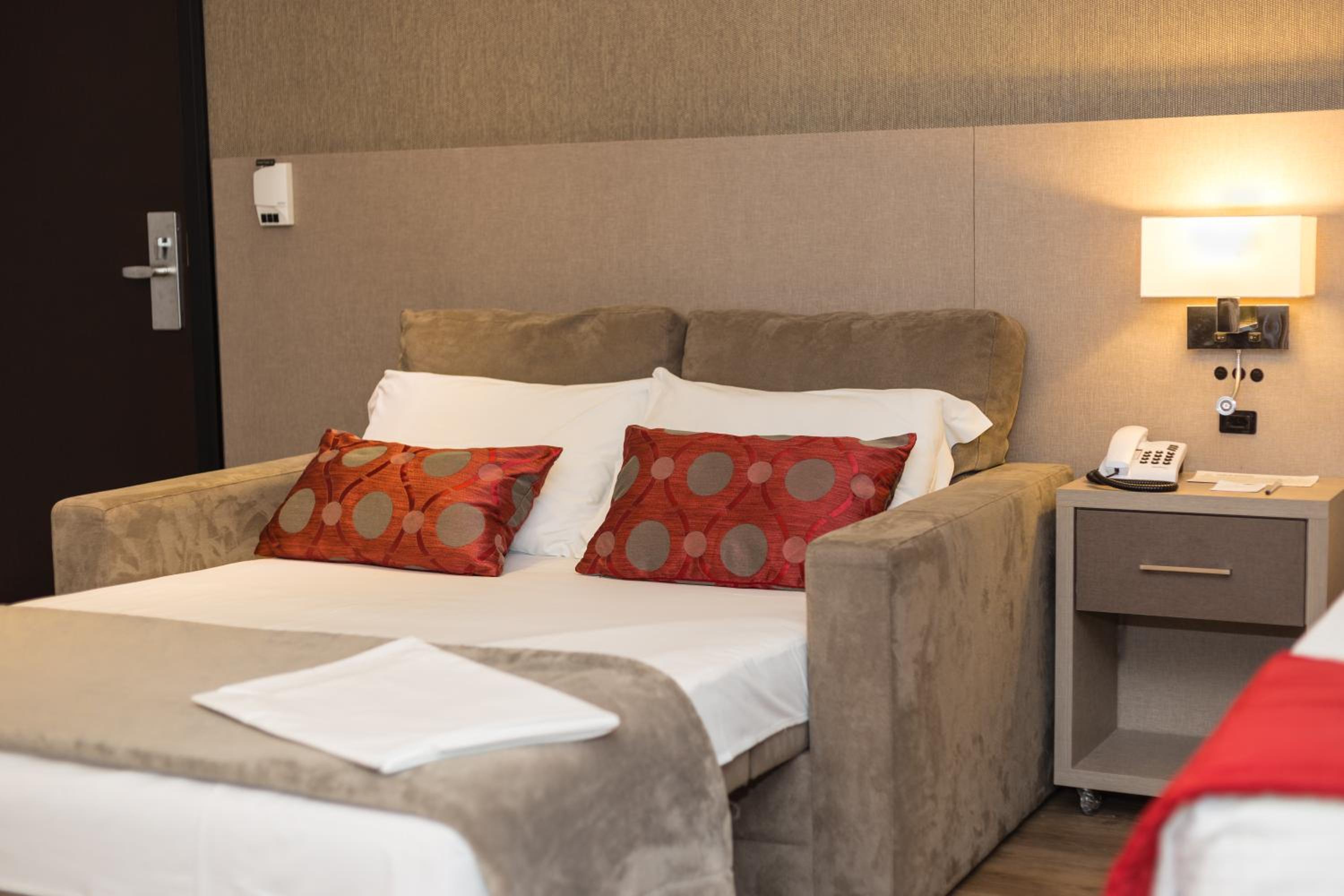 Premium Quadruple Room thumbnail 5