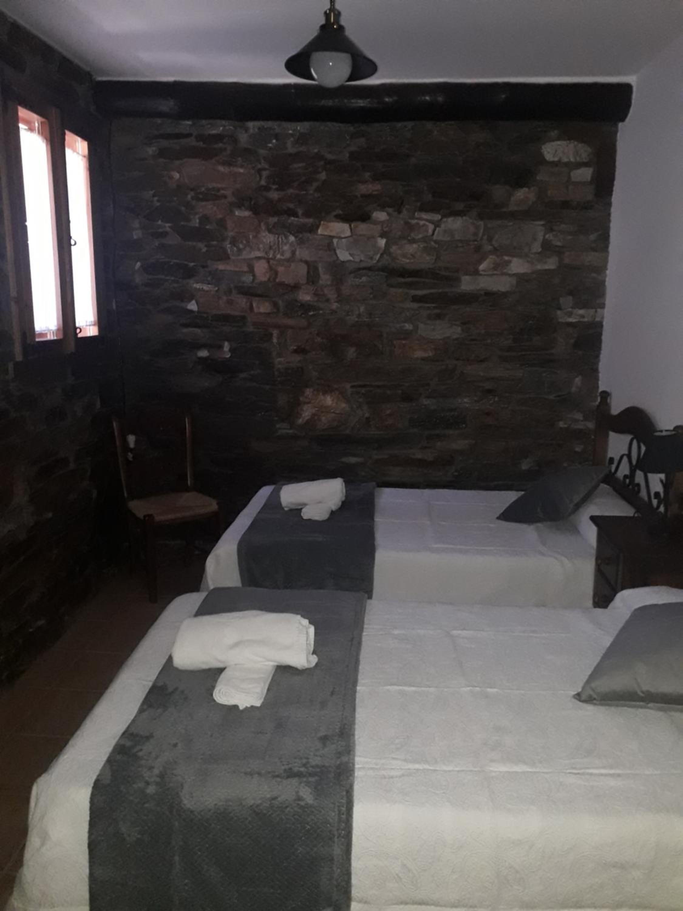 Twin Room - Photo 6