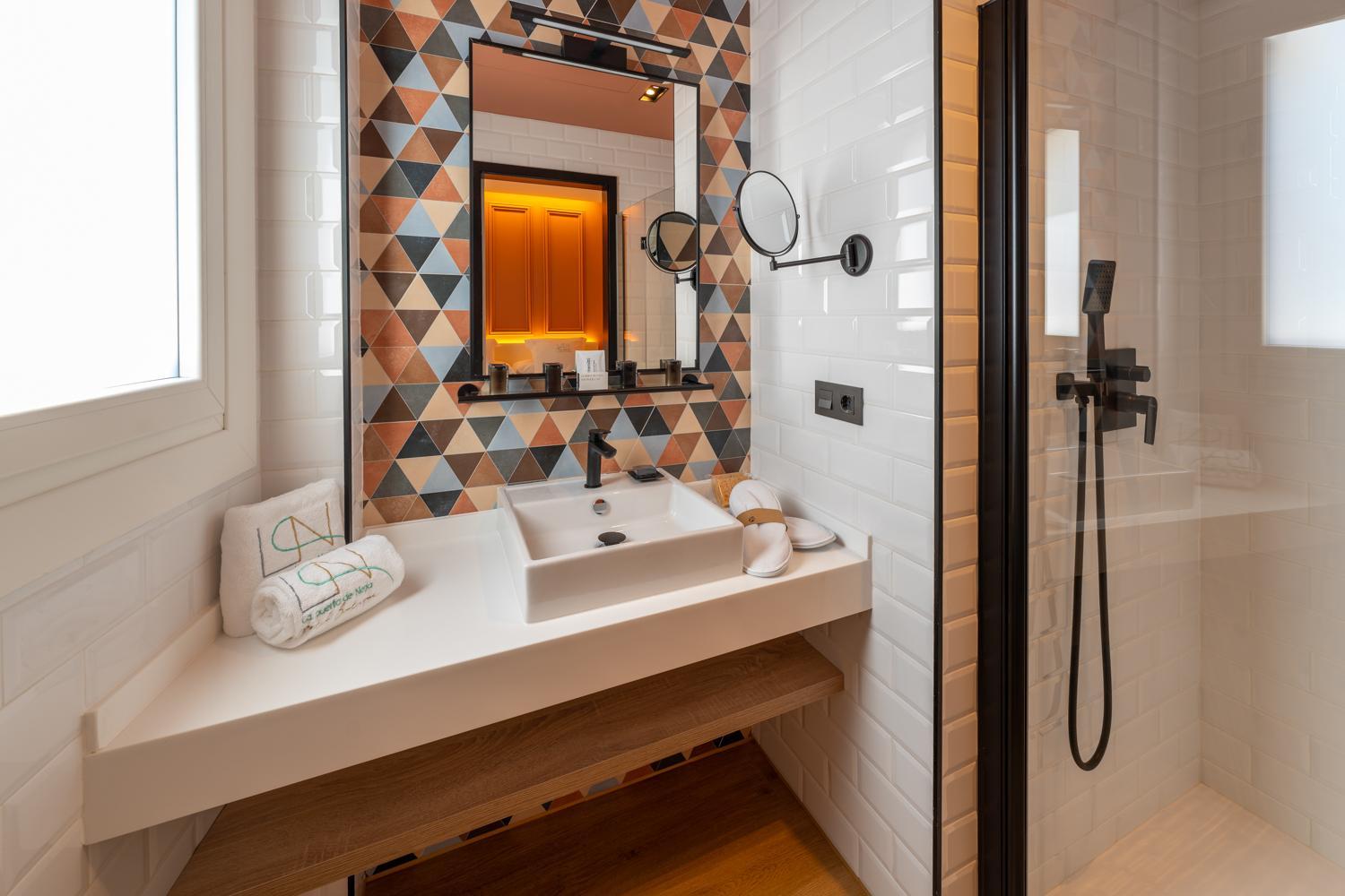 Superior Deluxe Double or Twin Room  - Photo 6