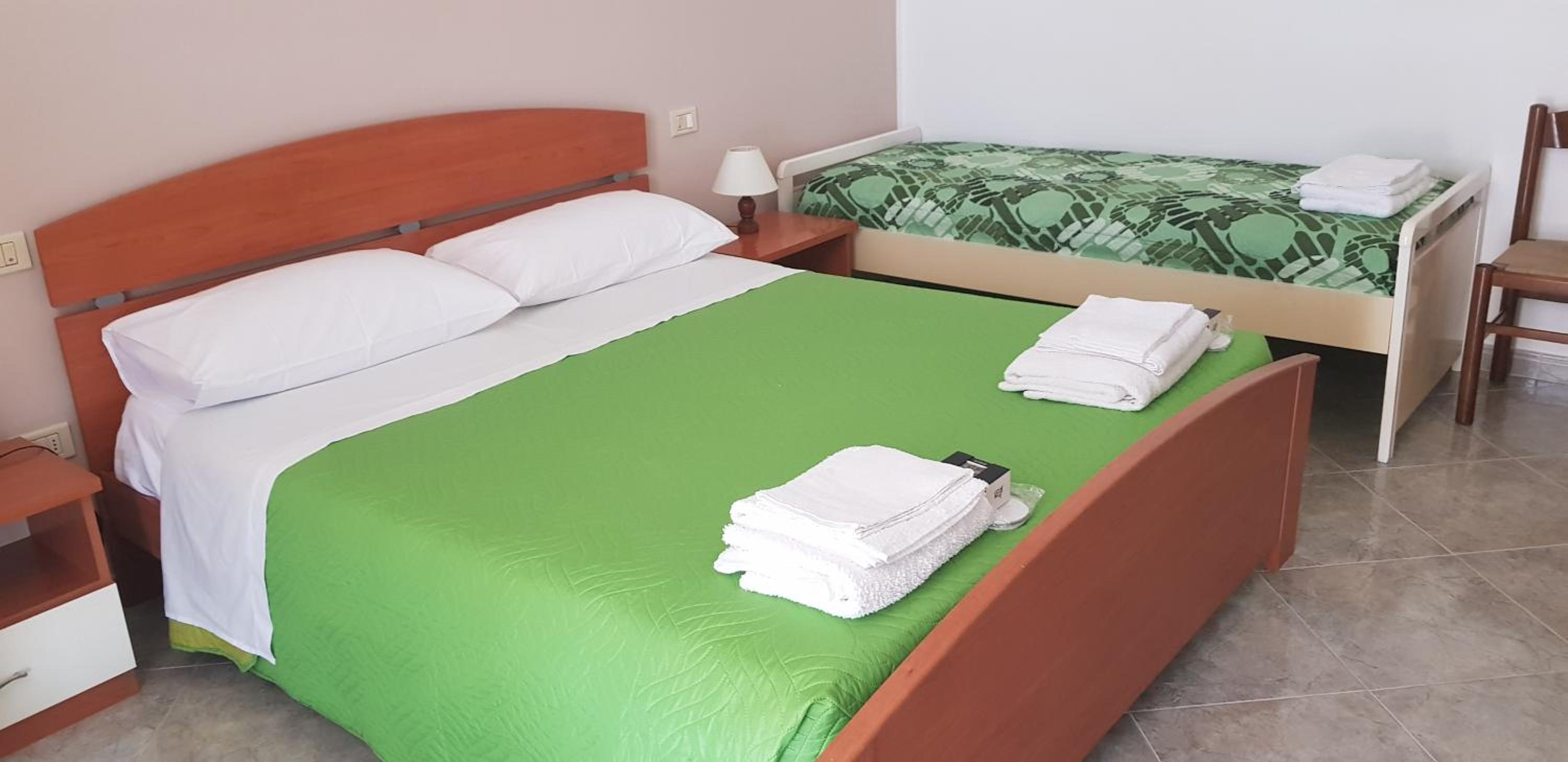 Deluxe Double Room with Balcony - Photo 16