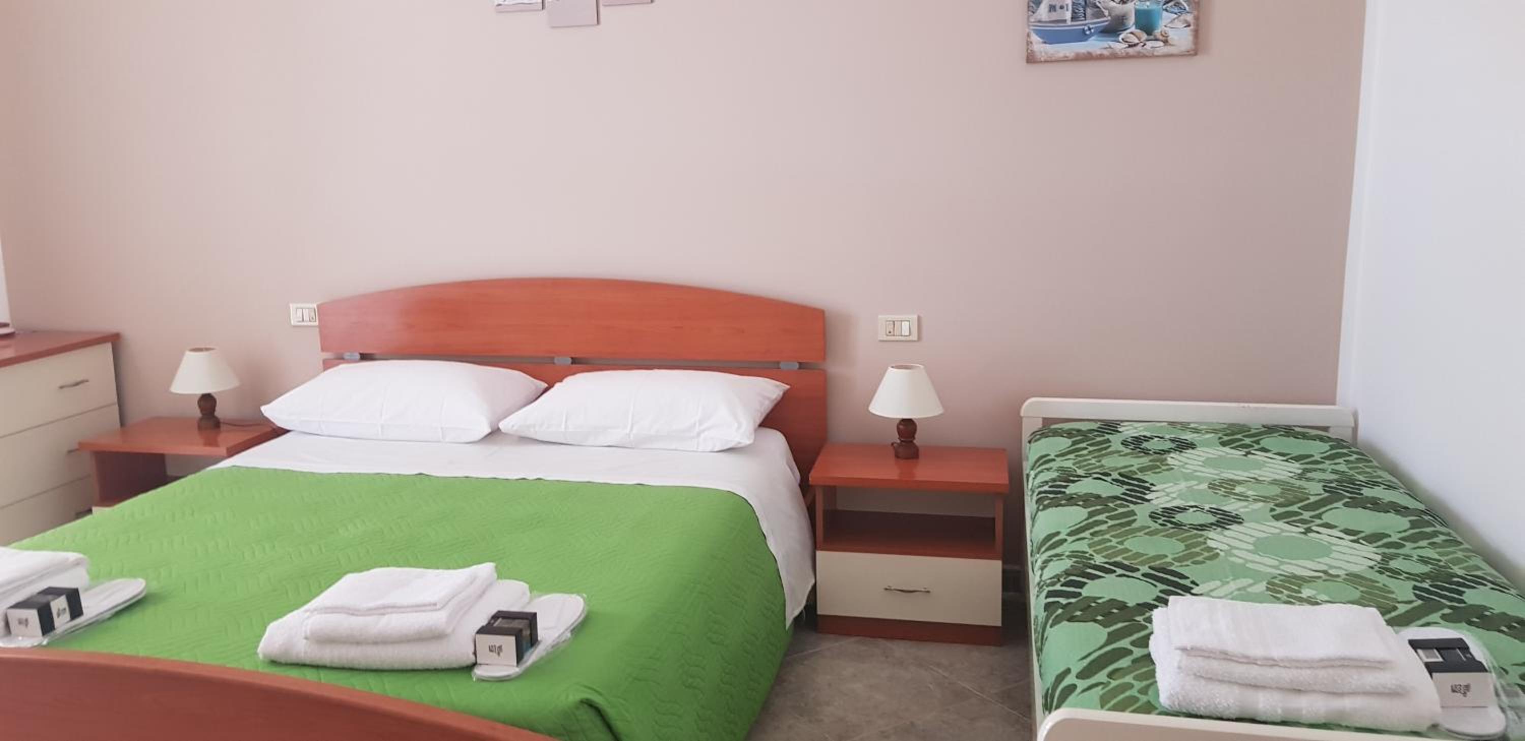 Deluxe Double Room with Balcony - Photo 15