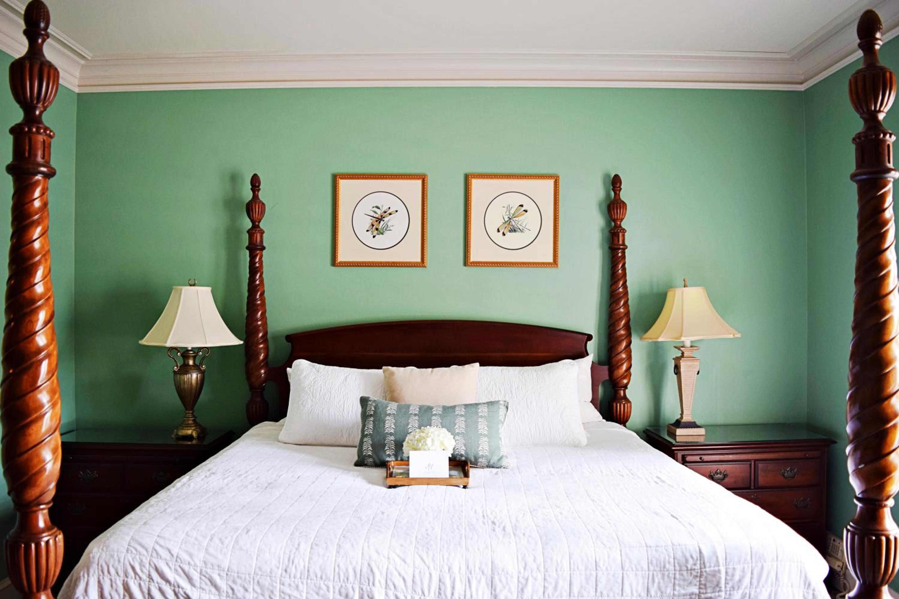 Deluxe King Room - Non-Smoking - Photo 1