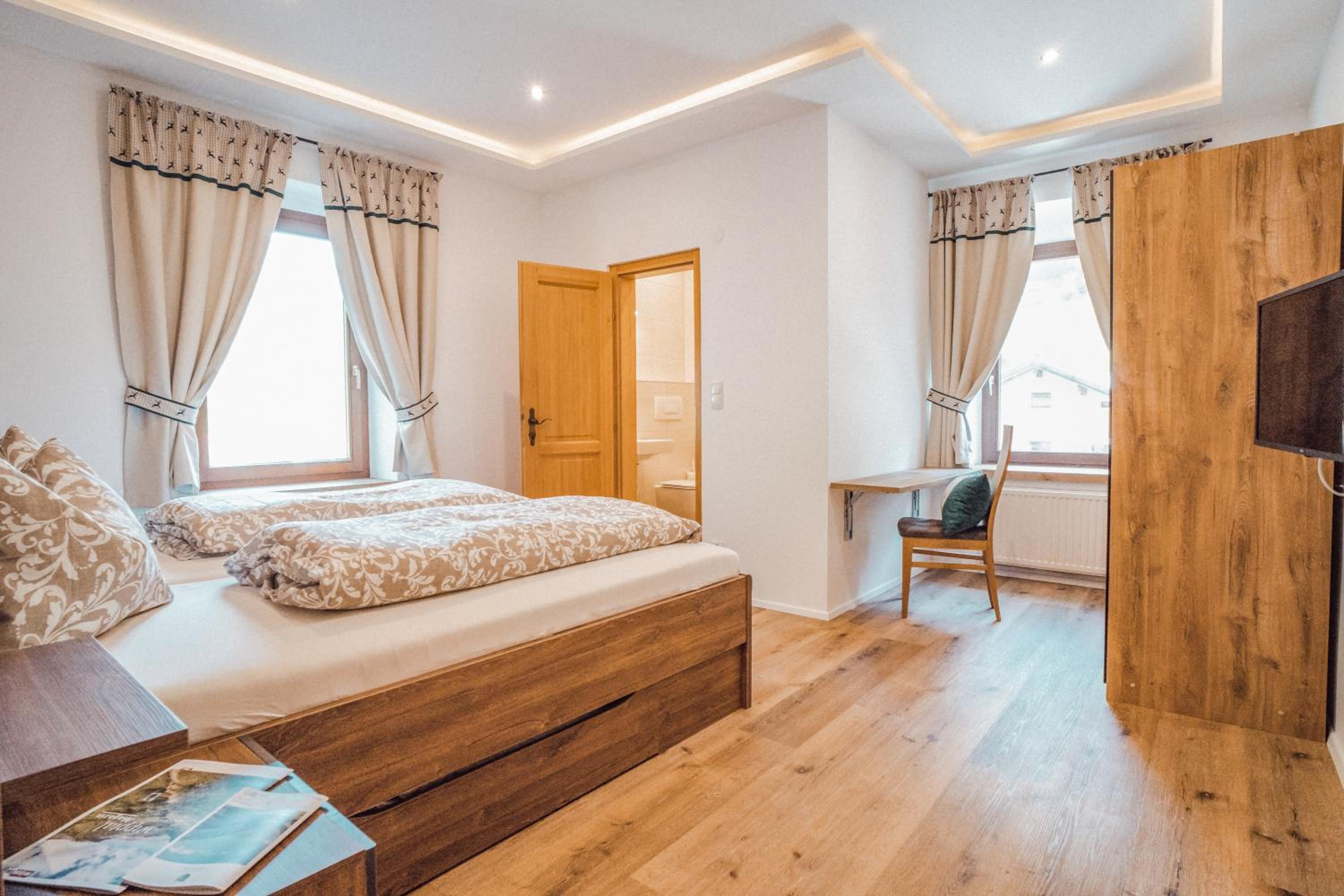 Deluxe Double Room - Photo 1