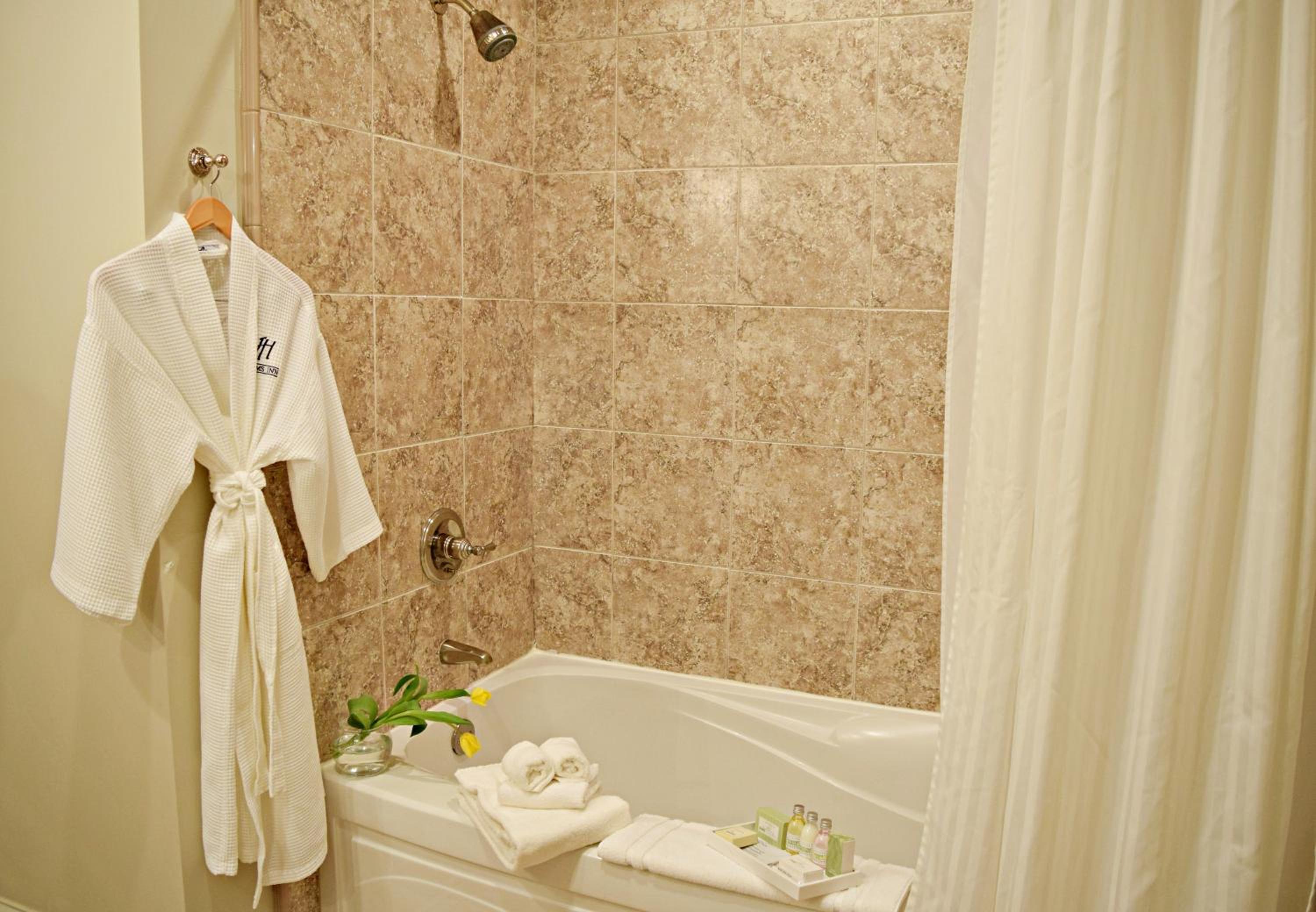 Deluxe King Room - Non-Smoking - Photo 6