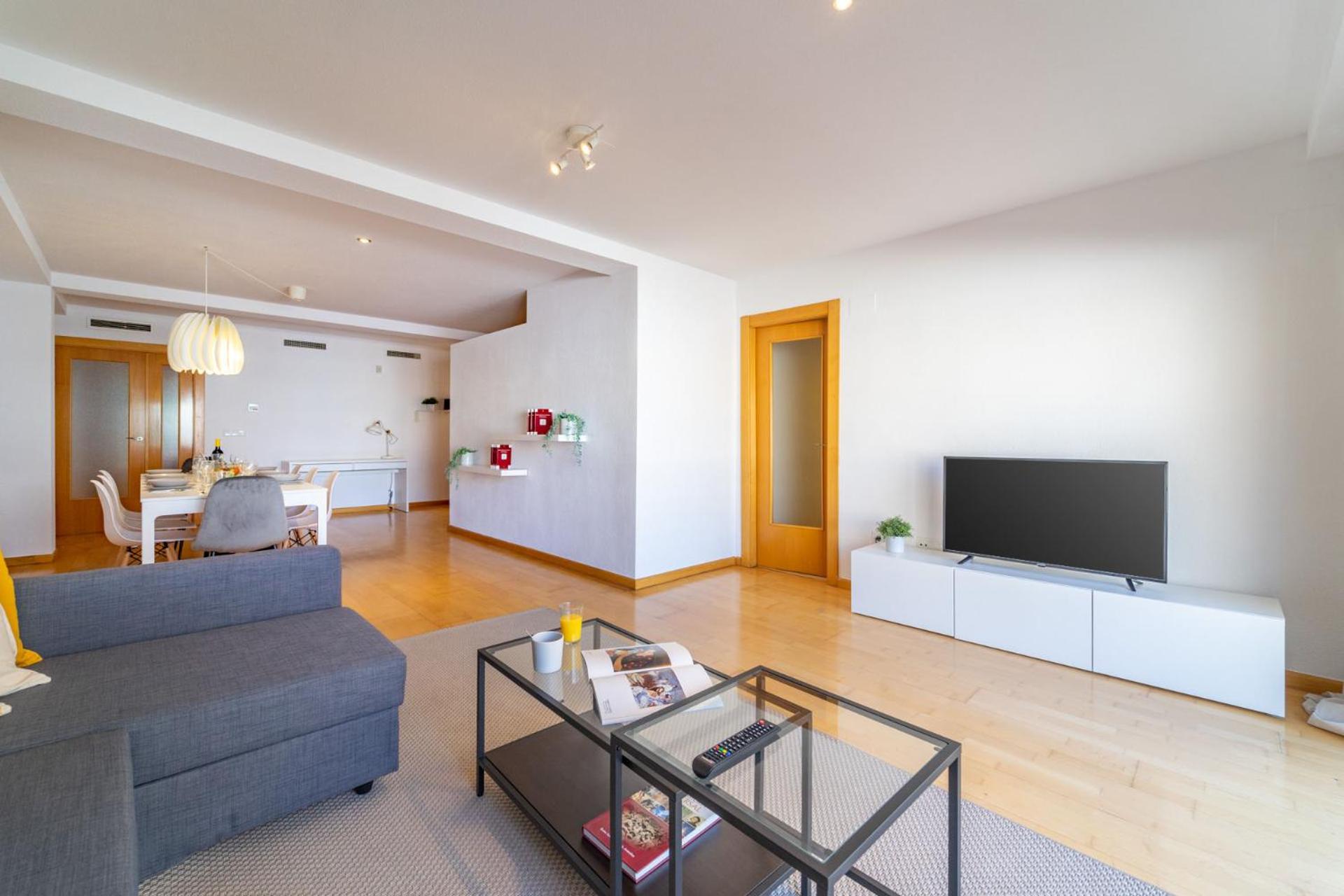Apartment with Balcony - Photo 25