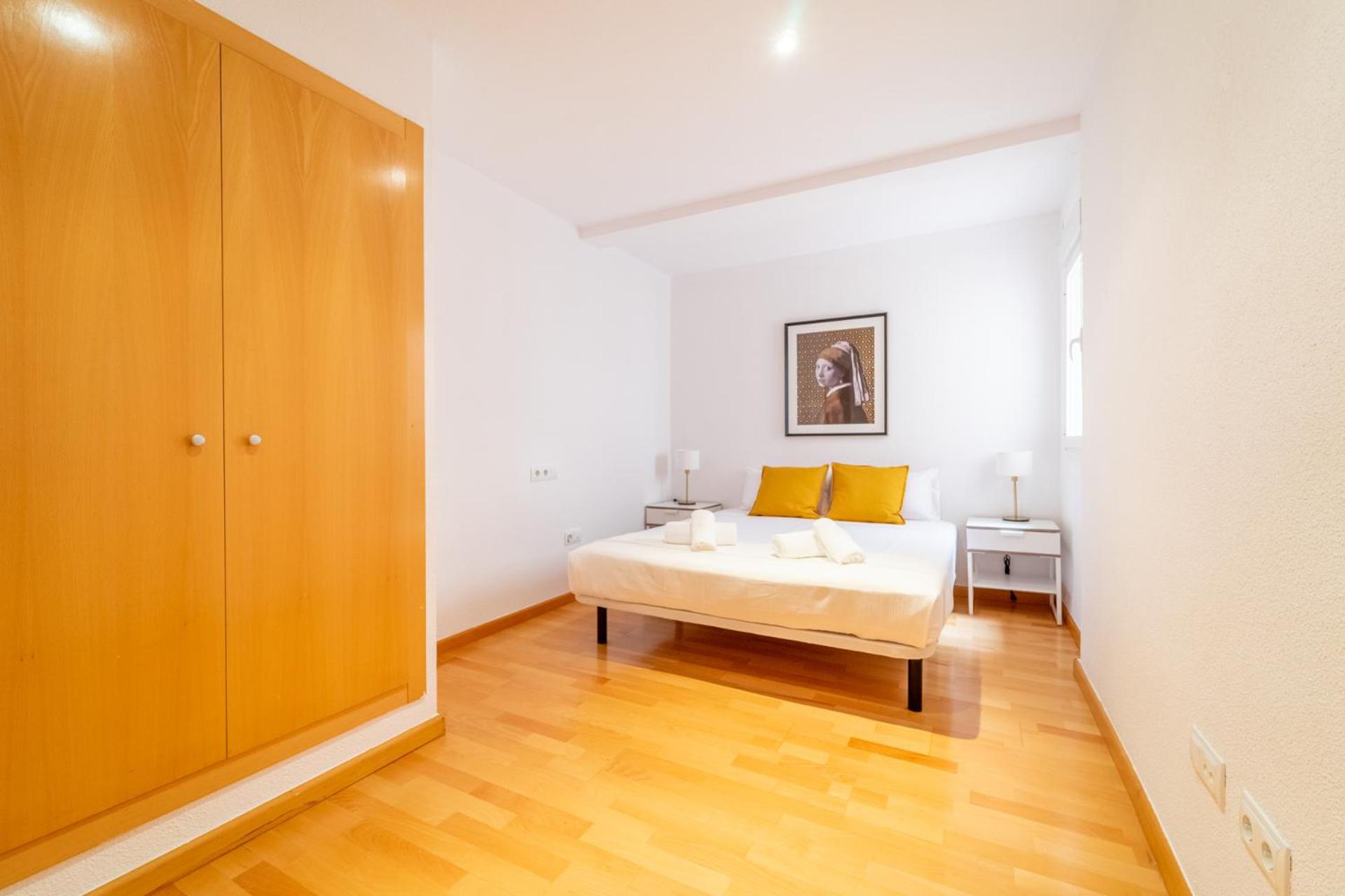 Apartment with Balcony - Photo 16