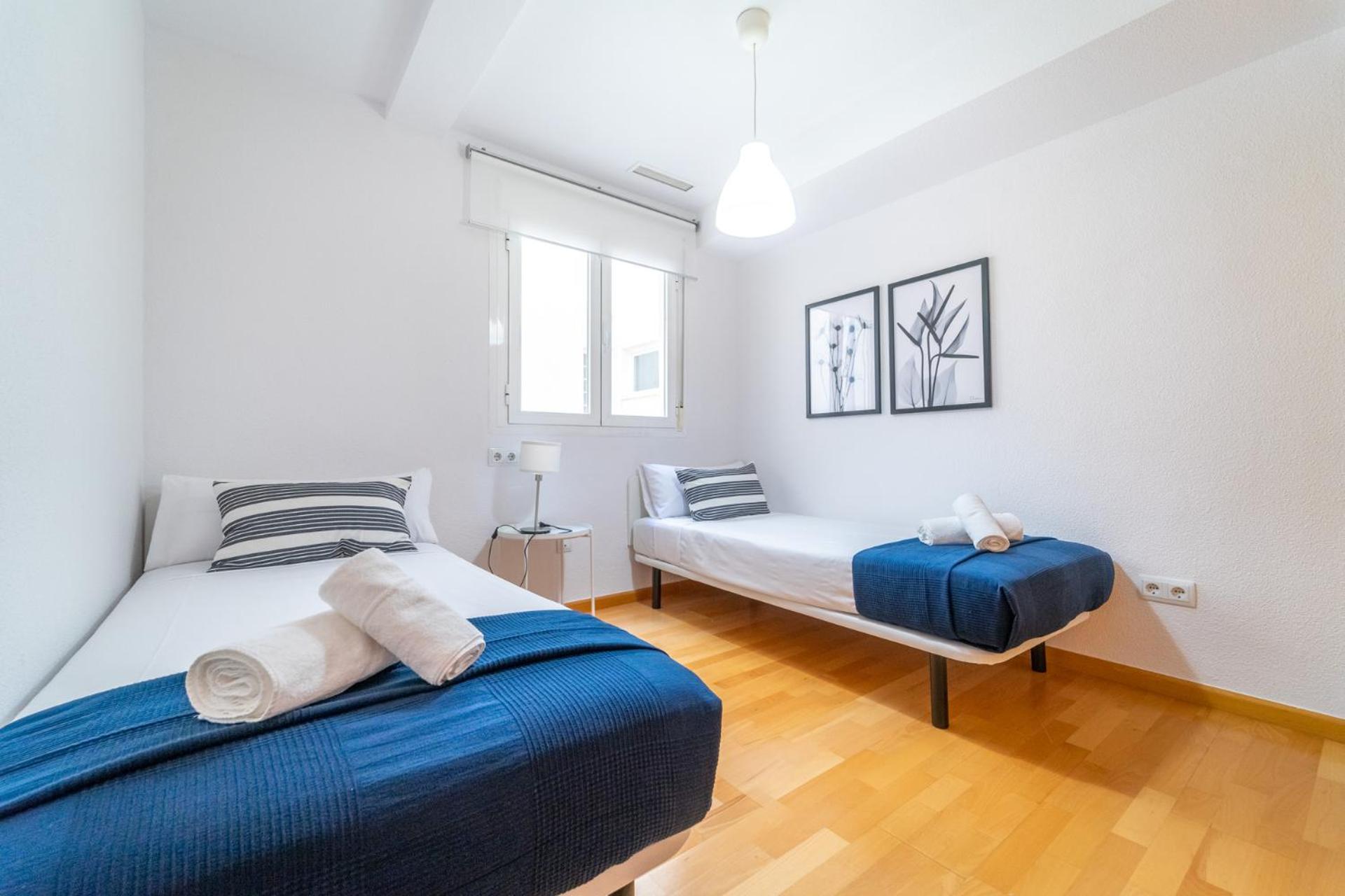 Apartment with Balcony - Photo 15