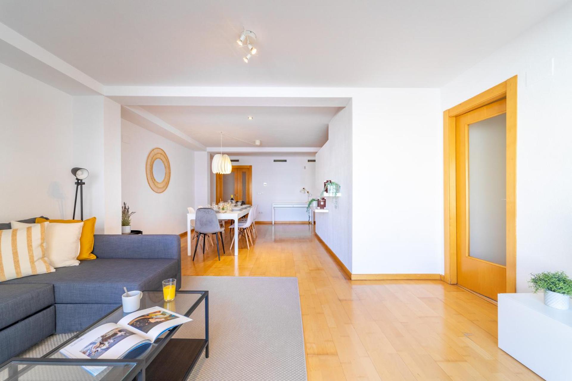 Apartment with Balcony - Photo 24