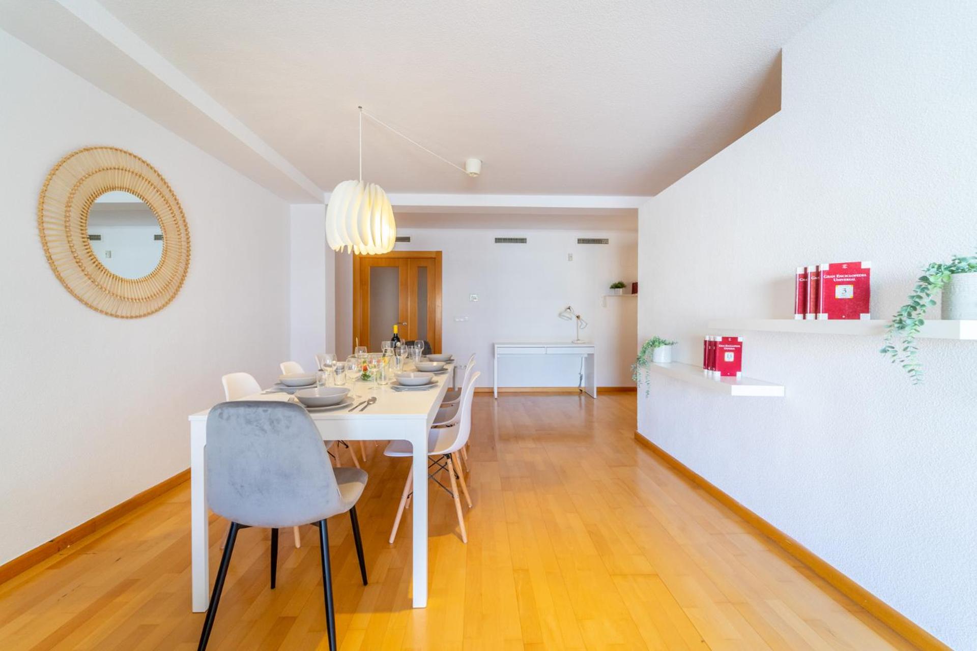 Apartment with Balcony - Photo 29