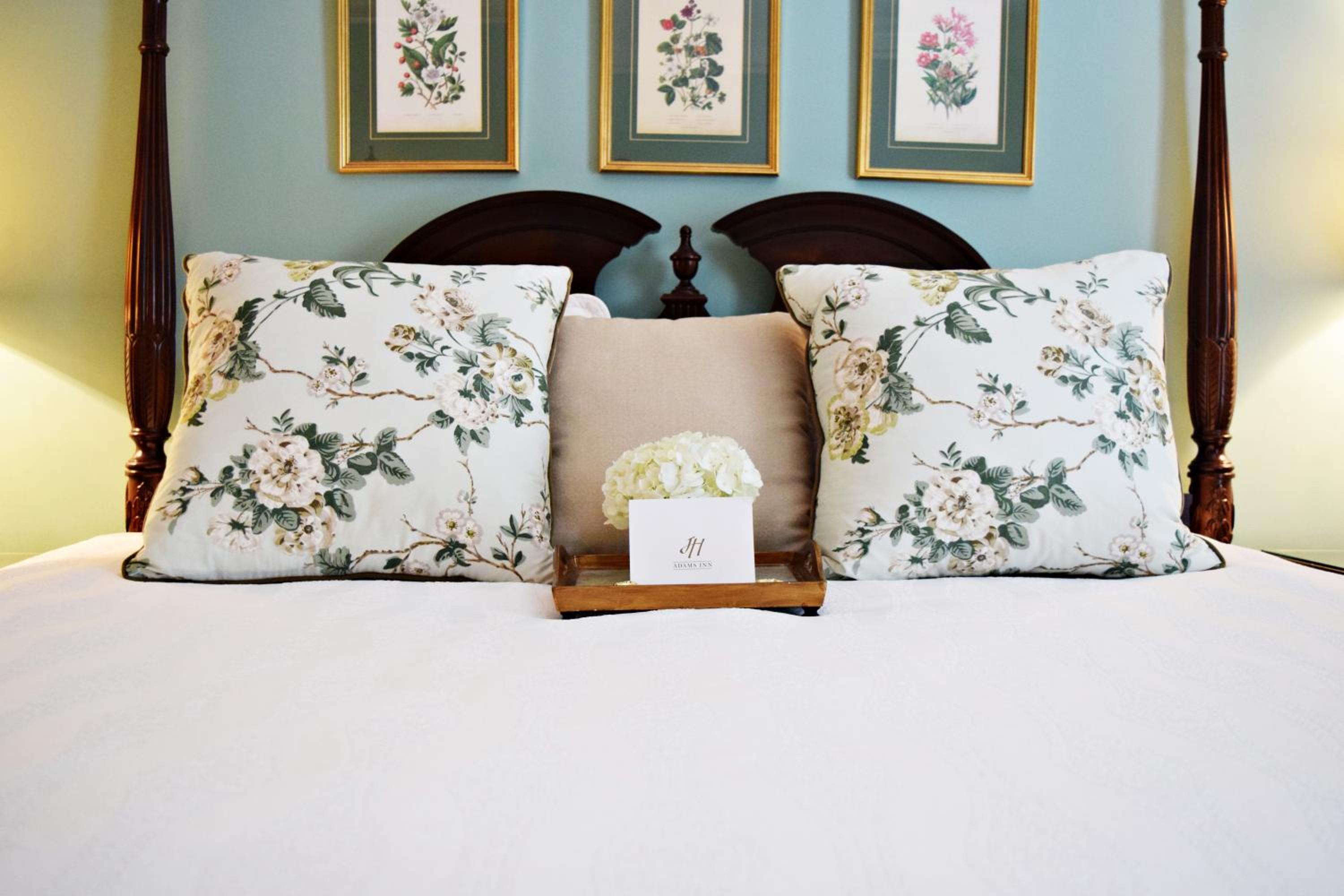 1 King Bed, Gallery Room, Non-Smoking - Photo 12