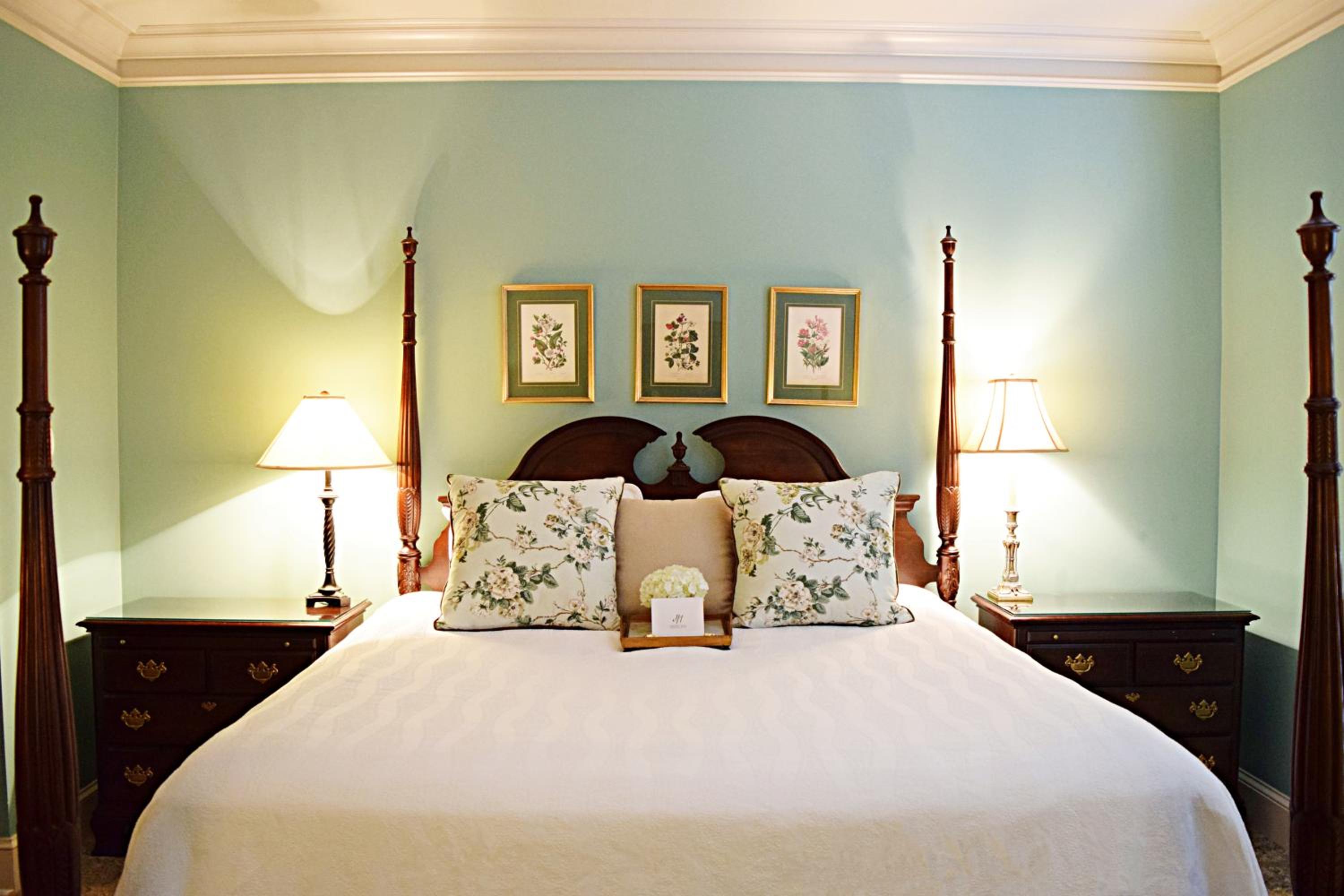 1 King Bed, Gallery Room, Non-Smoking - Photo 1