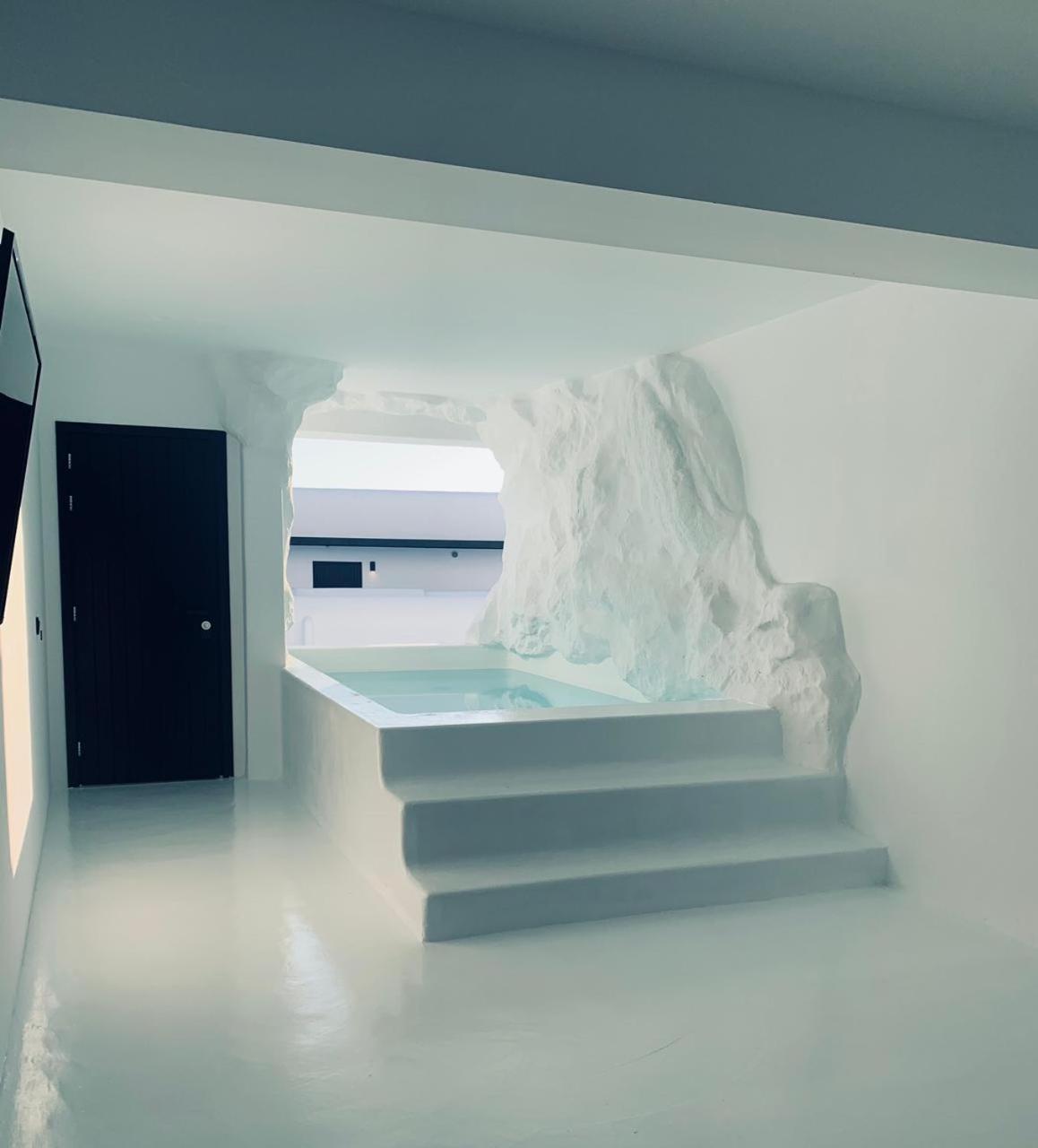 Cave pool - Two Bedroom Suite photo 3