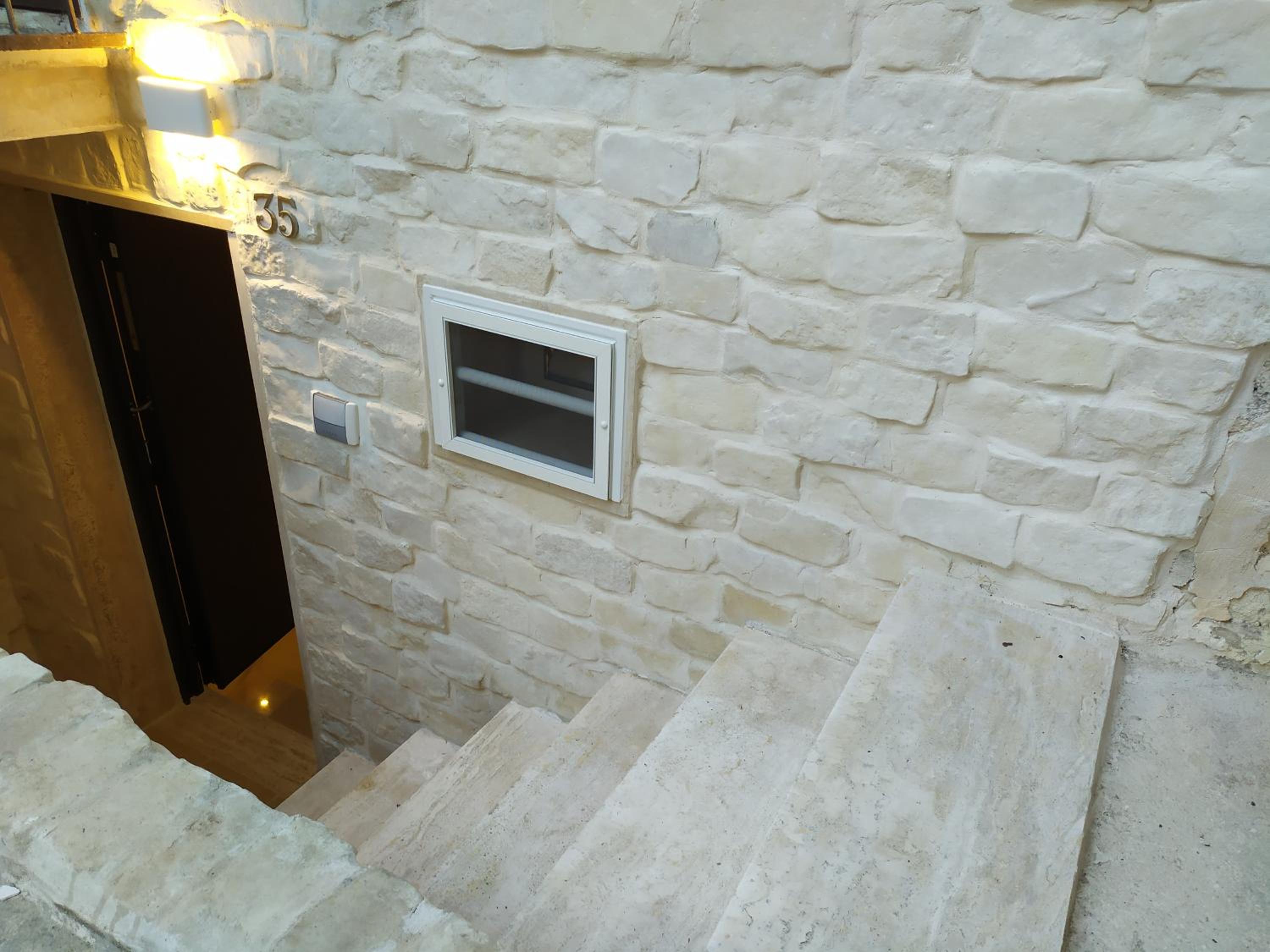 One-Bedroom House - Photo 12
