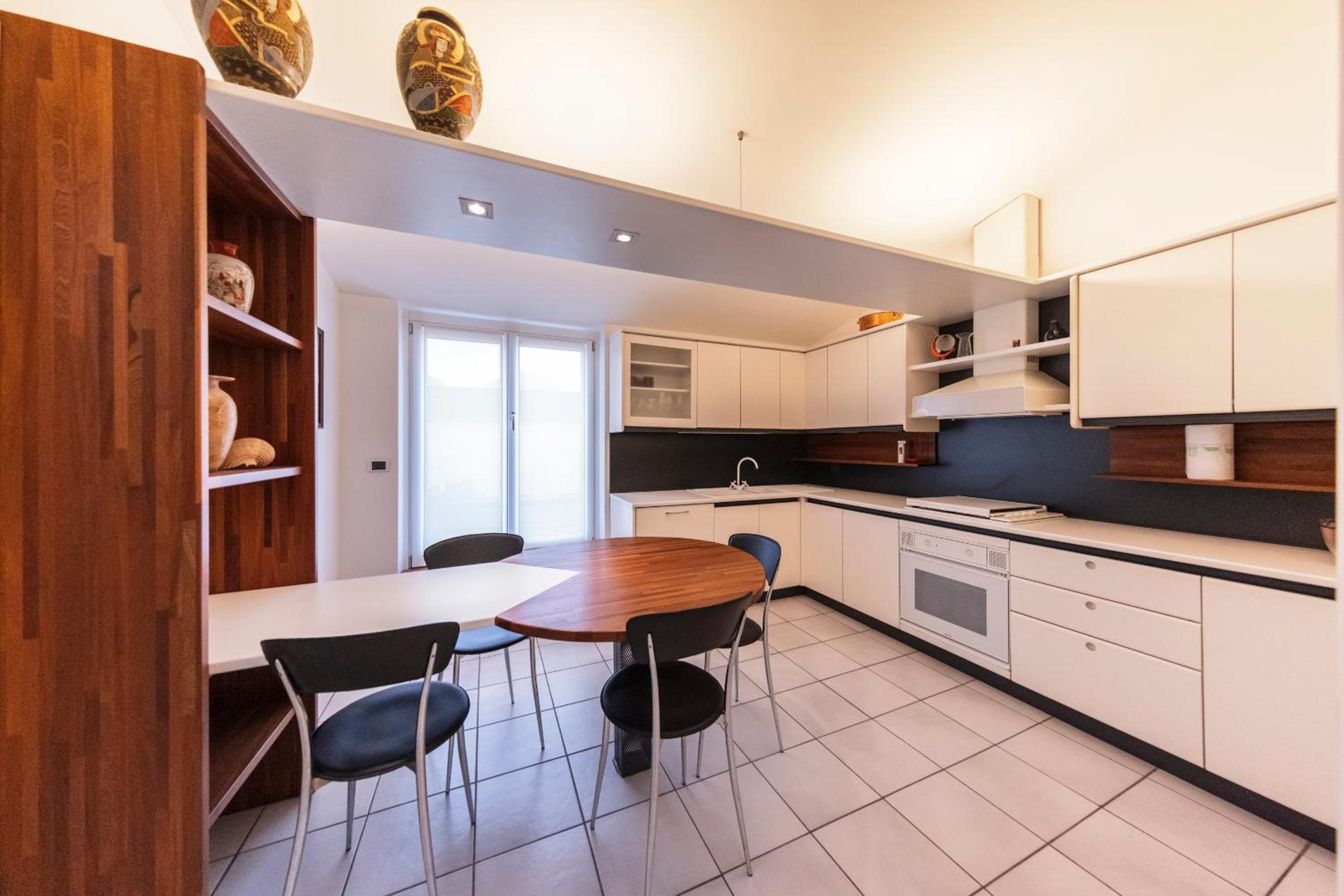 Apartment with Terrace and Lake View photo 2
