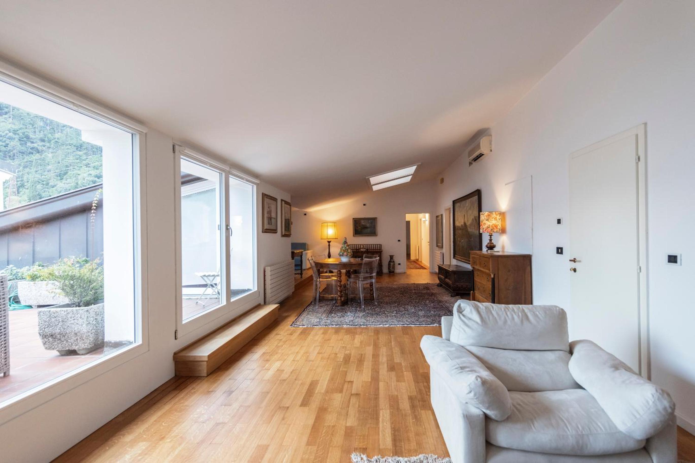 Ferienwohnung mit Terrasse und Seeblick