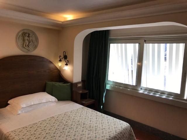 Single Room with Private Bathroom photo 3