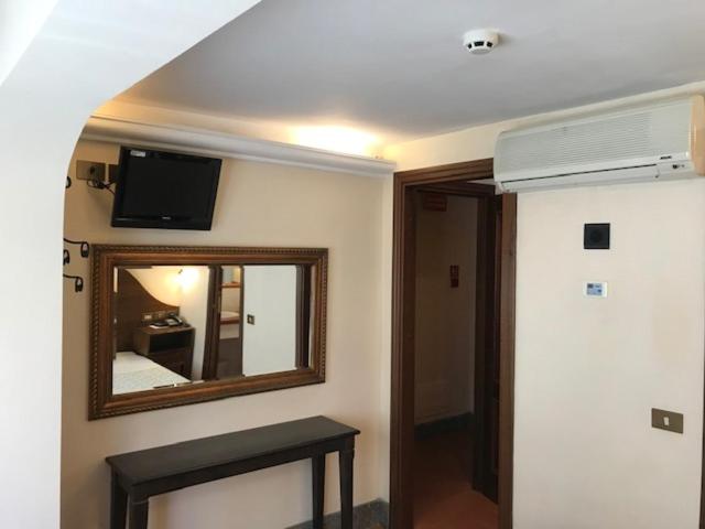 Single Room with Private Bathroom photo 3