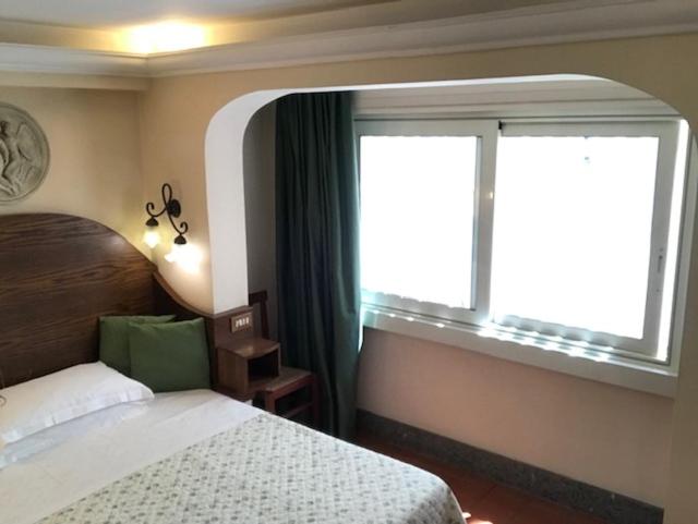 Single Room with Private Bathroom photo 2