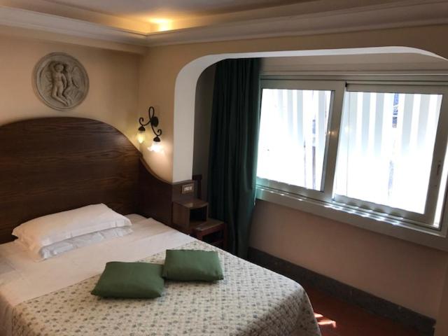 Single Room with Private Bathroom photo 1