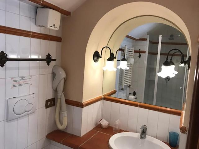 Single Room with Private Bathroom photo 2