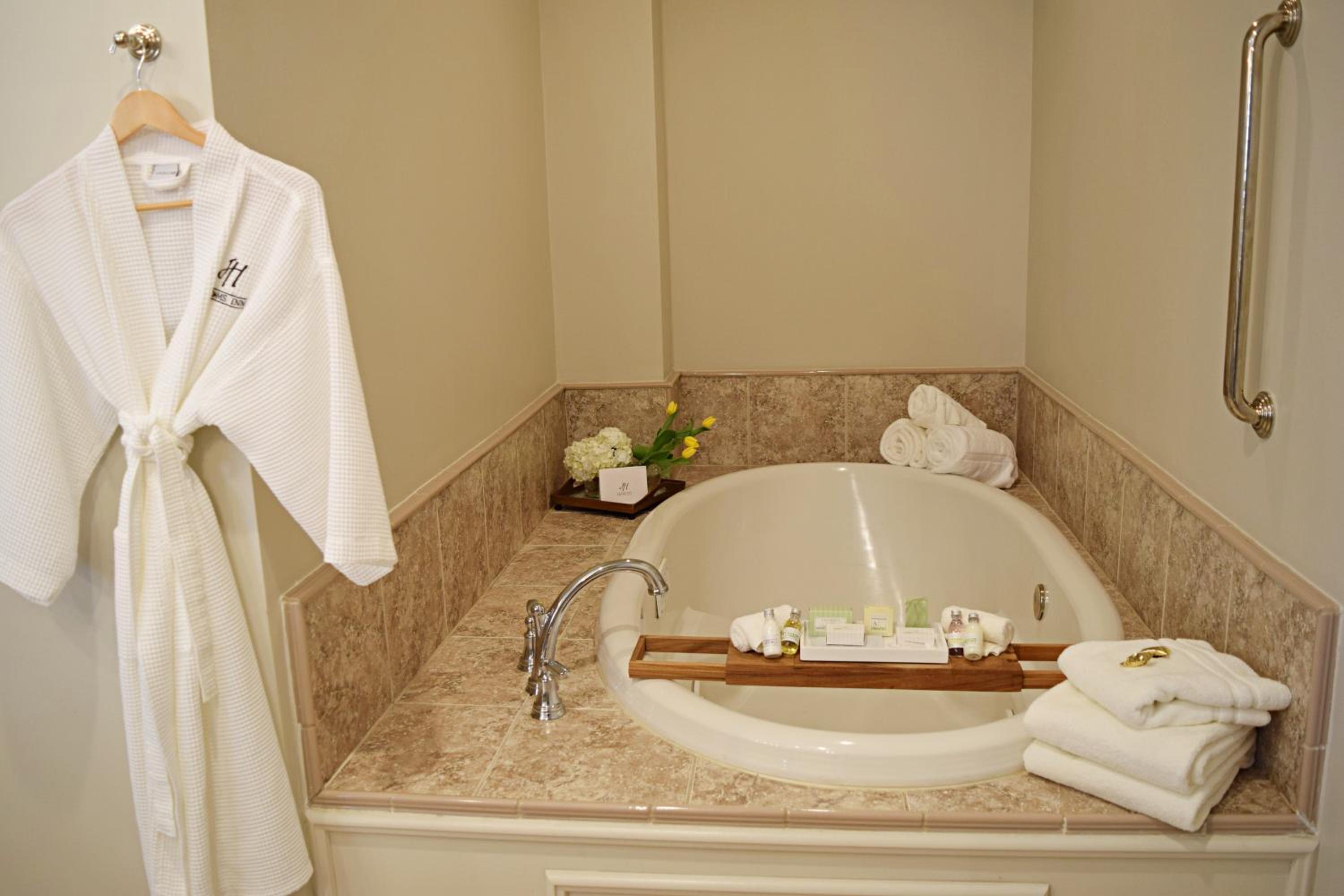 1 King Bed, Luxury Room, Non-Smoking - Photo 19