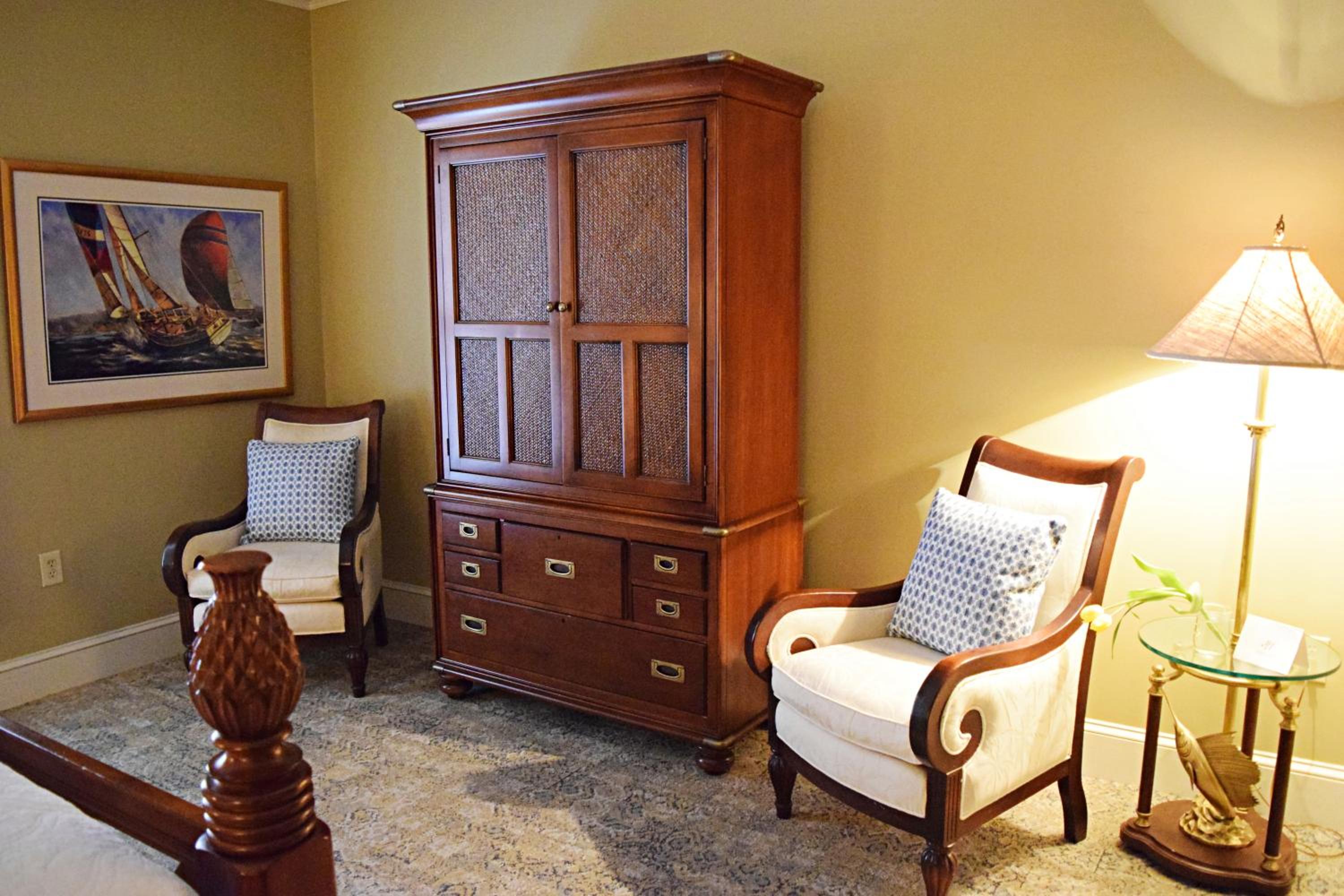 1 Queen Bed, Gallery Room, Non-Smoking - Photo 4