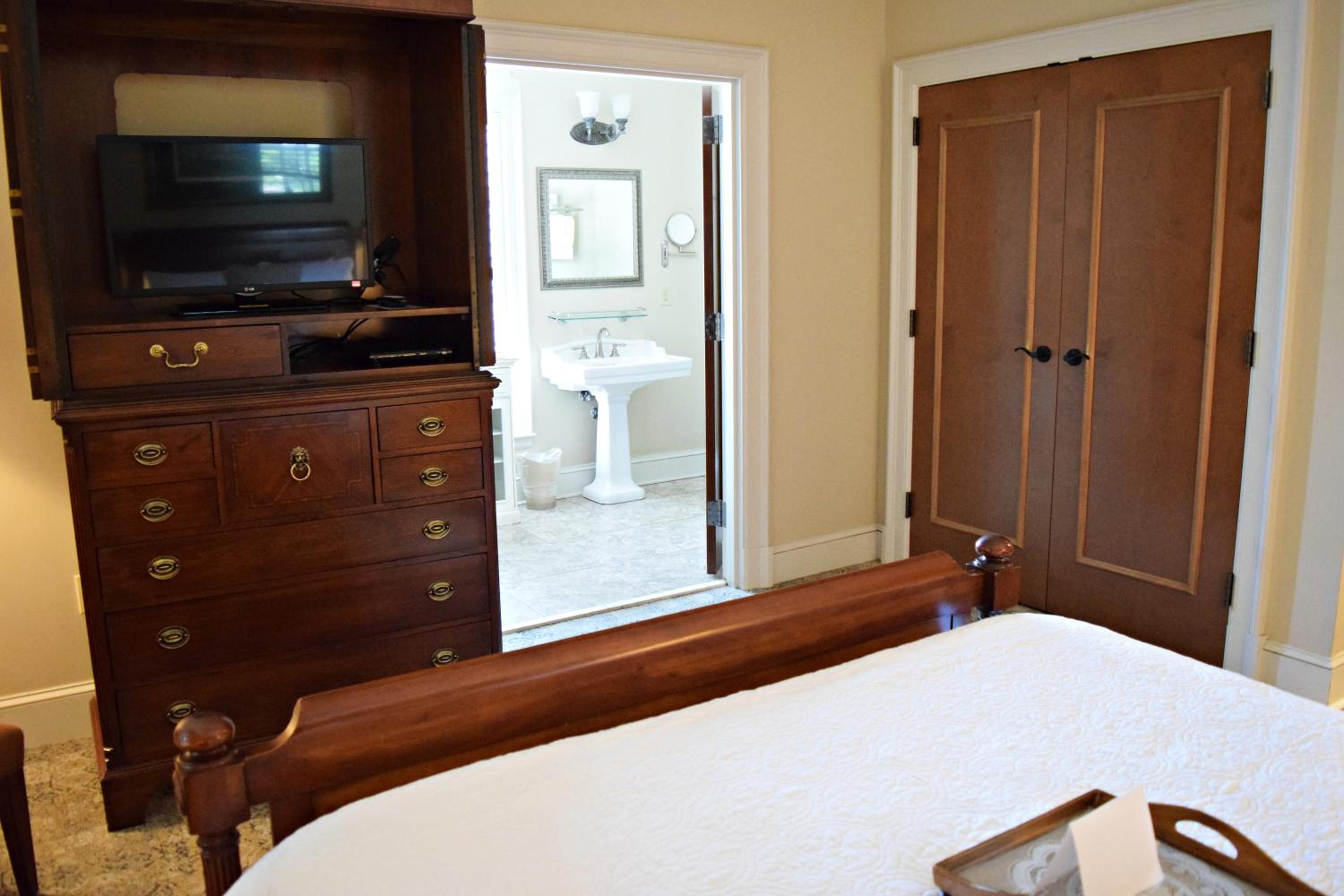 Superior Queen Room - Non-Smoking - Photo 6