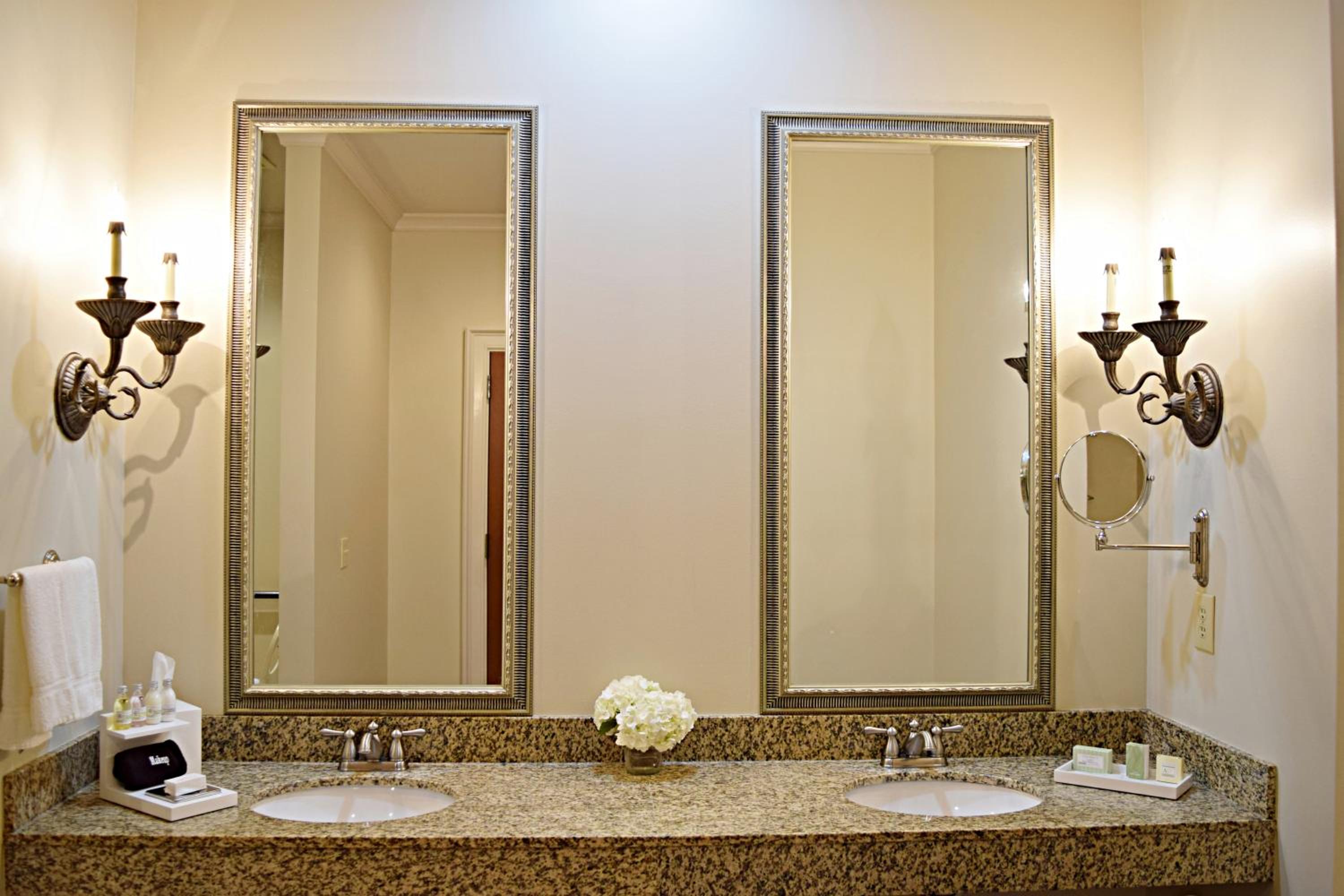 Queen Room with Two Queen Beds - Mobility Access/Non-Smoking - Photo 7