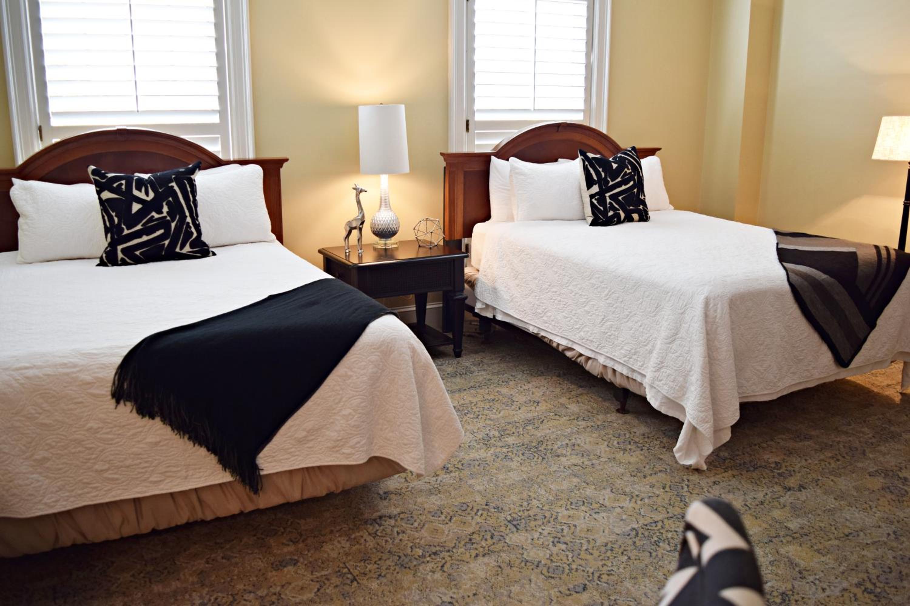 Queen Room with Two Queen Beds - Mobility Access/Non-Smoking - Photo 3