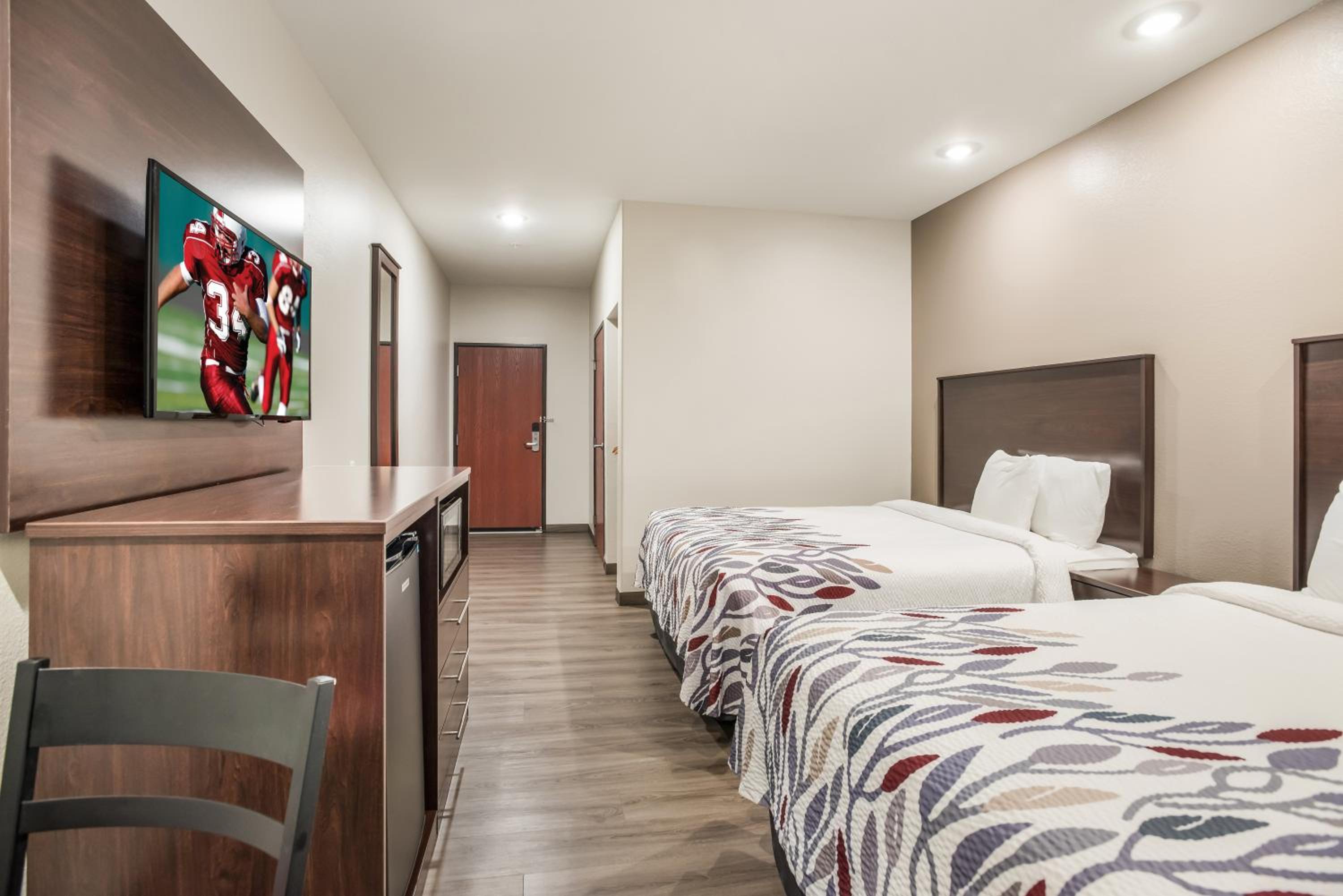 Deluxe Room with Two Queen Beds Disability Access Walk-In Shower Non-Smoking photo 3