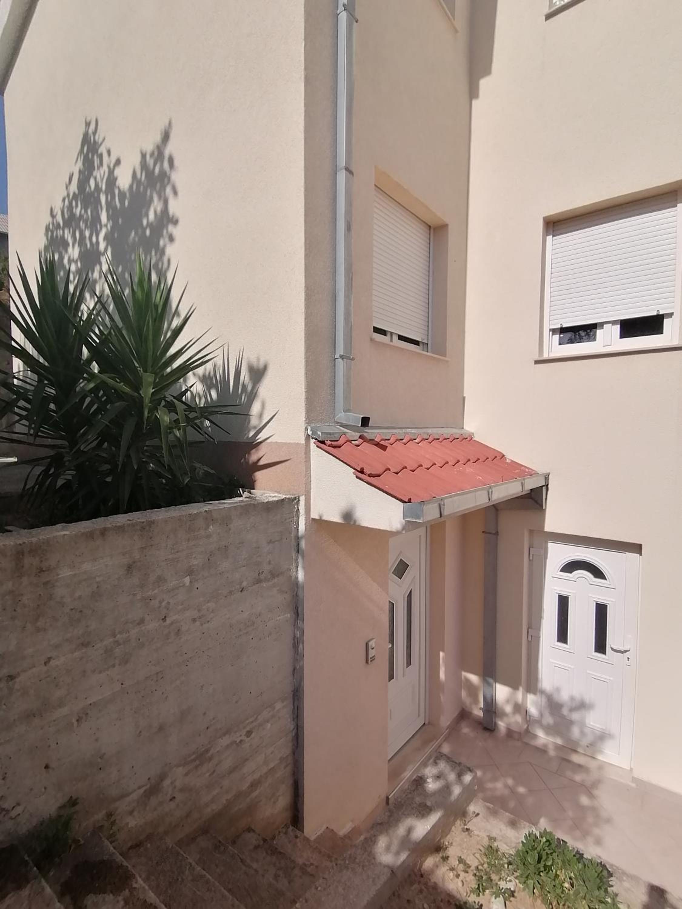 Three-Bedroom Apartment - Photo 4