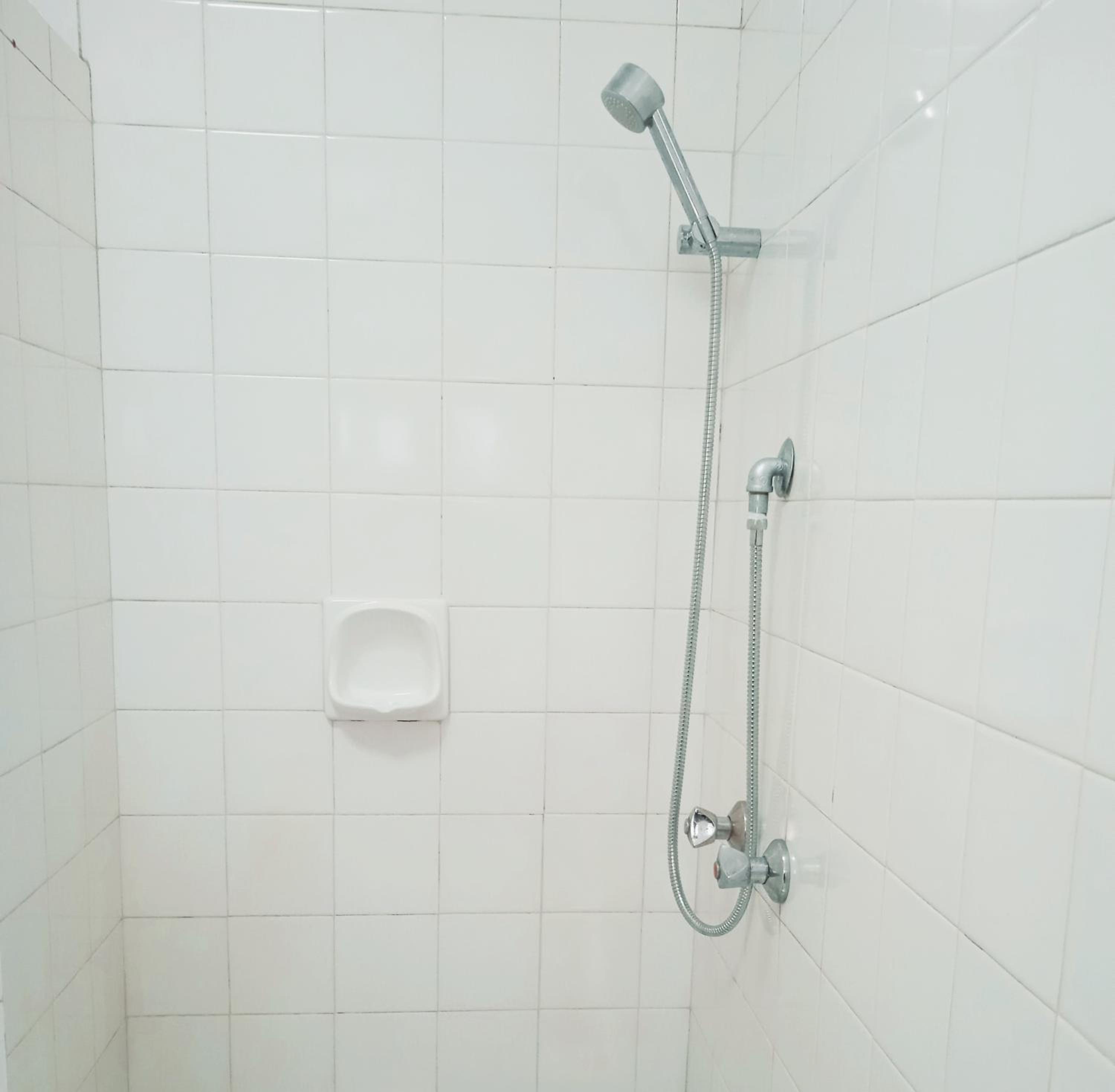 Budget Double Room - Photo 7