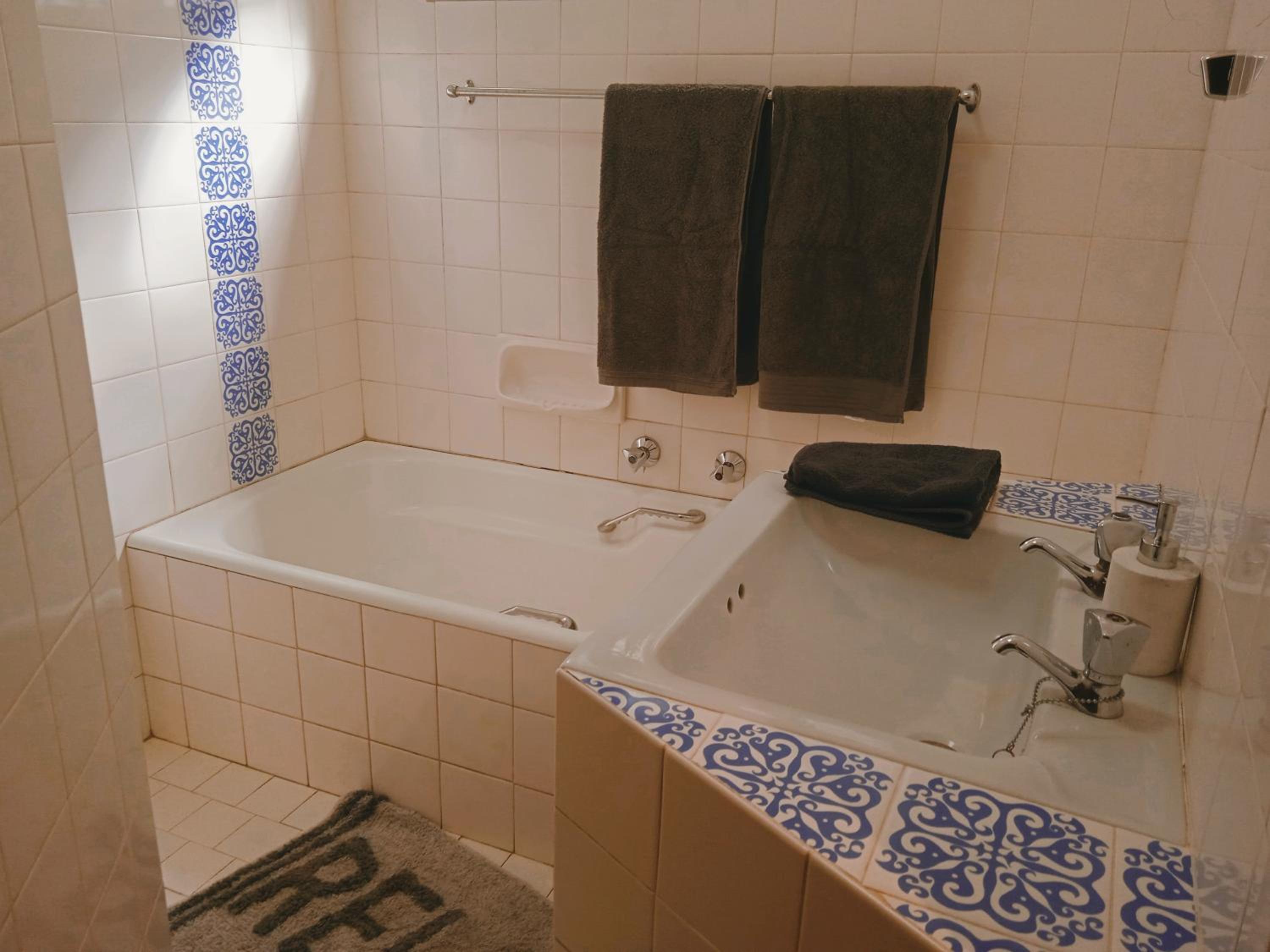Budget Double Room - Photo 6
