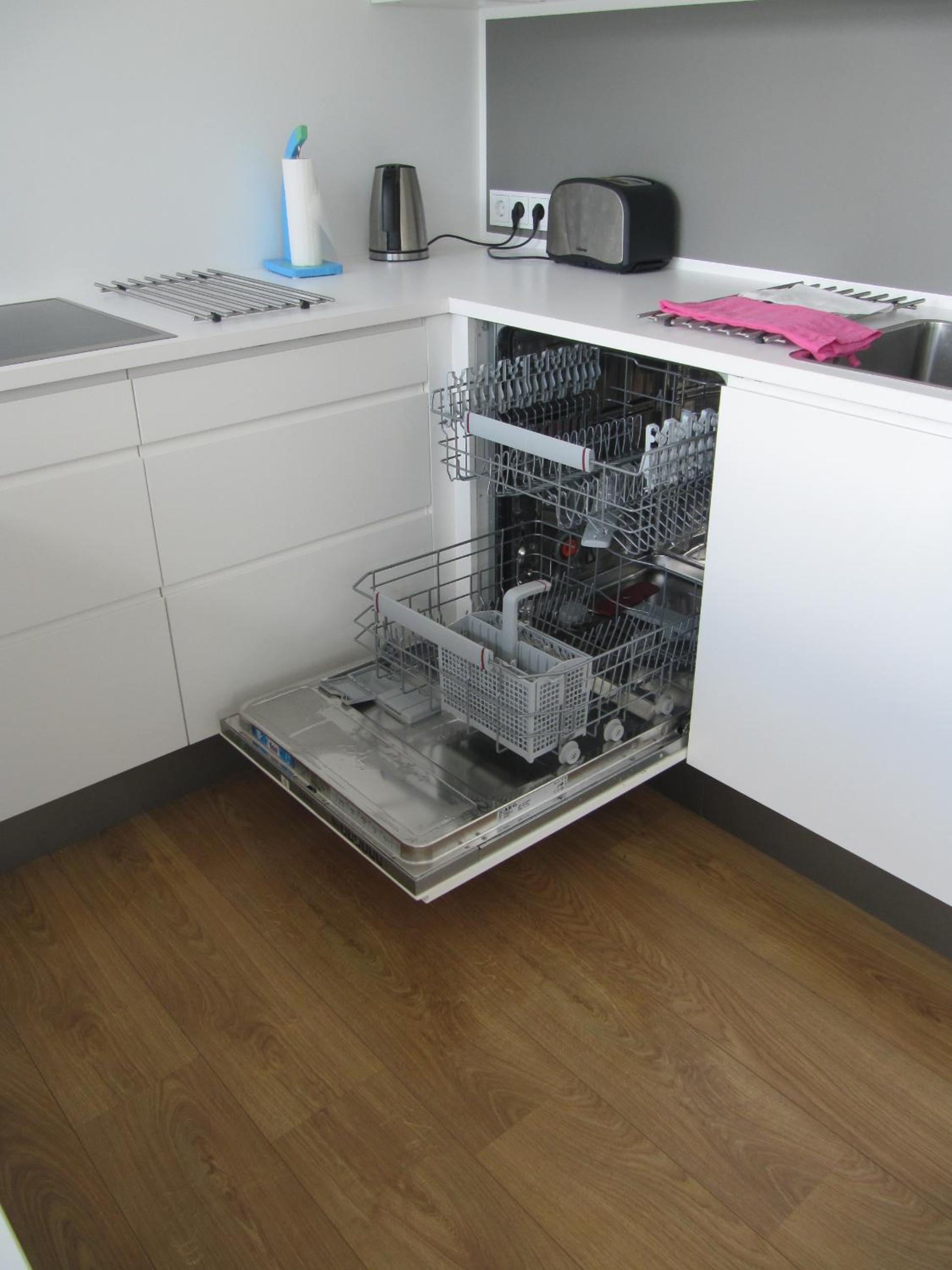 Three Bedroom Apartment with Balcony photo 3
