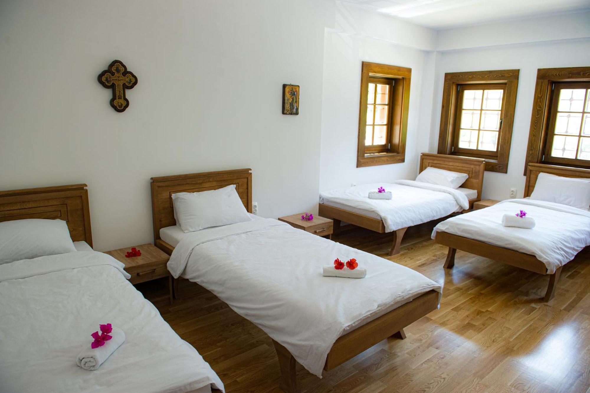 Single Bed in Male Dormitory Room with Shared Bathroom