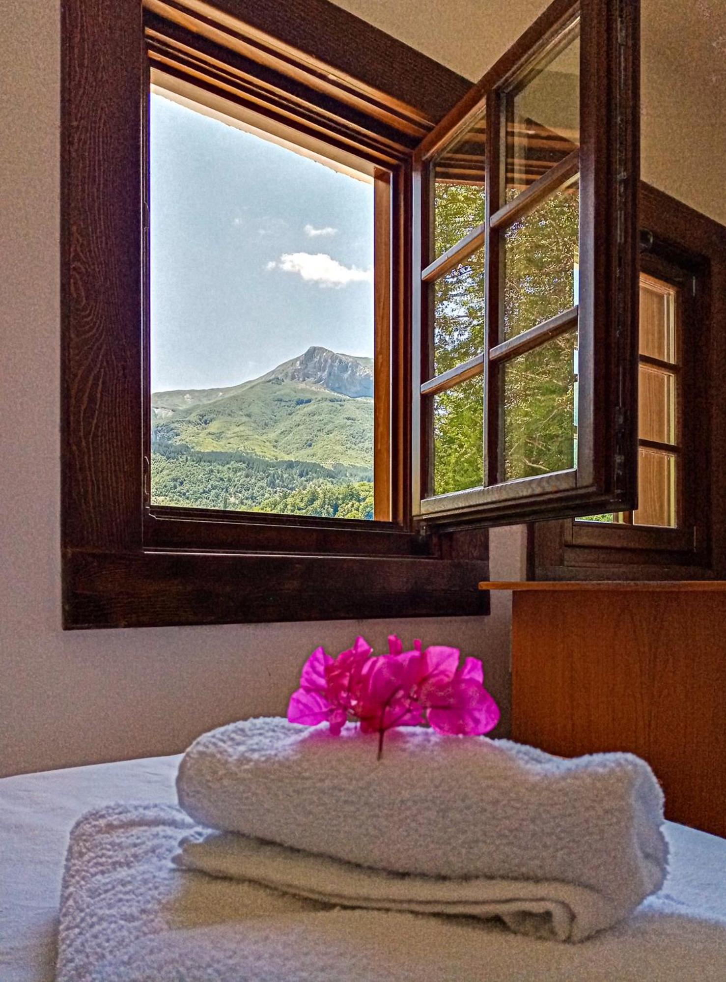 Double Room with Mountain View - Photo 9