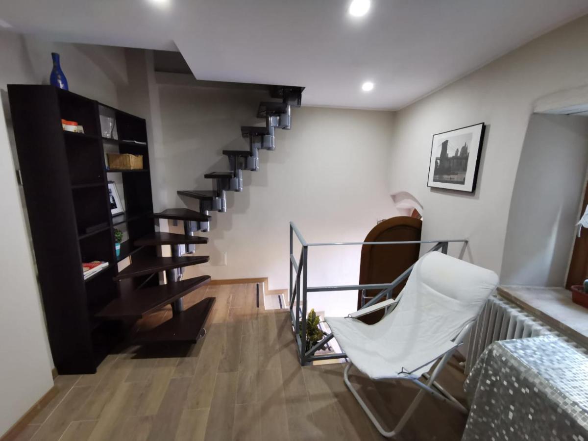 One-Bedroom Apartment - Photo 2