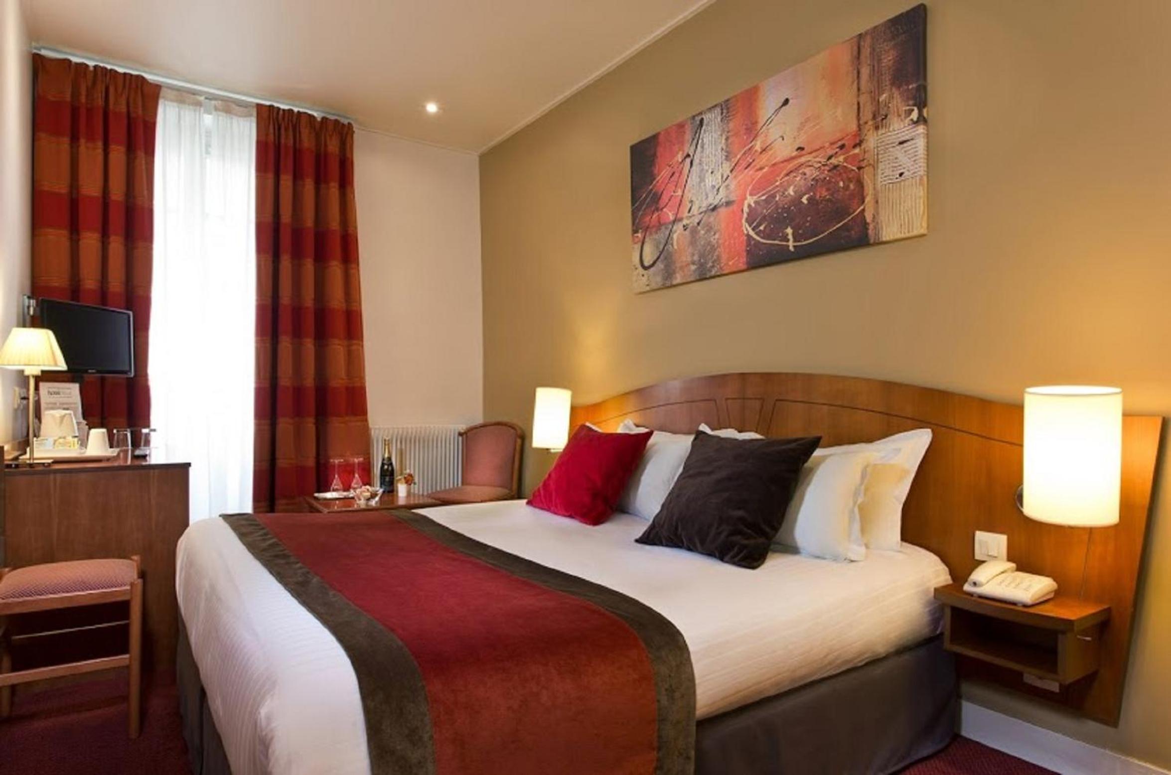 Cozy Double Room thumbnail 5