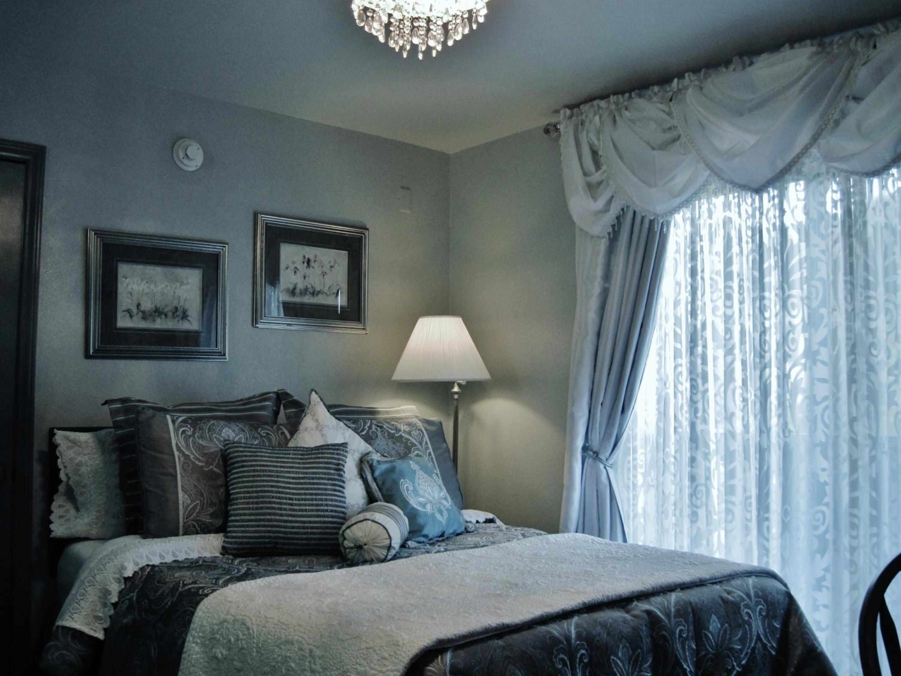 Deluxe Queen Room with Fireplace photo 3