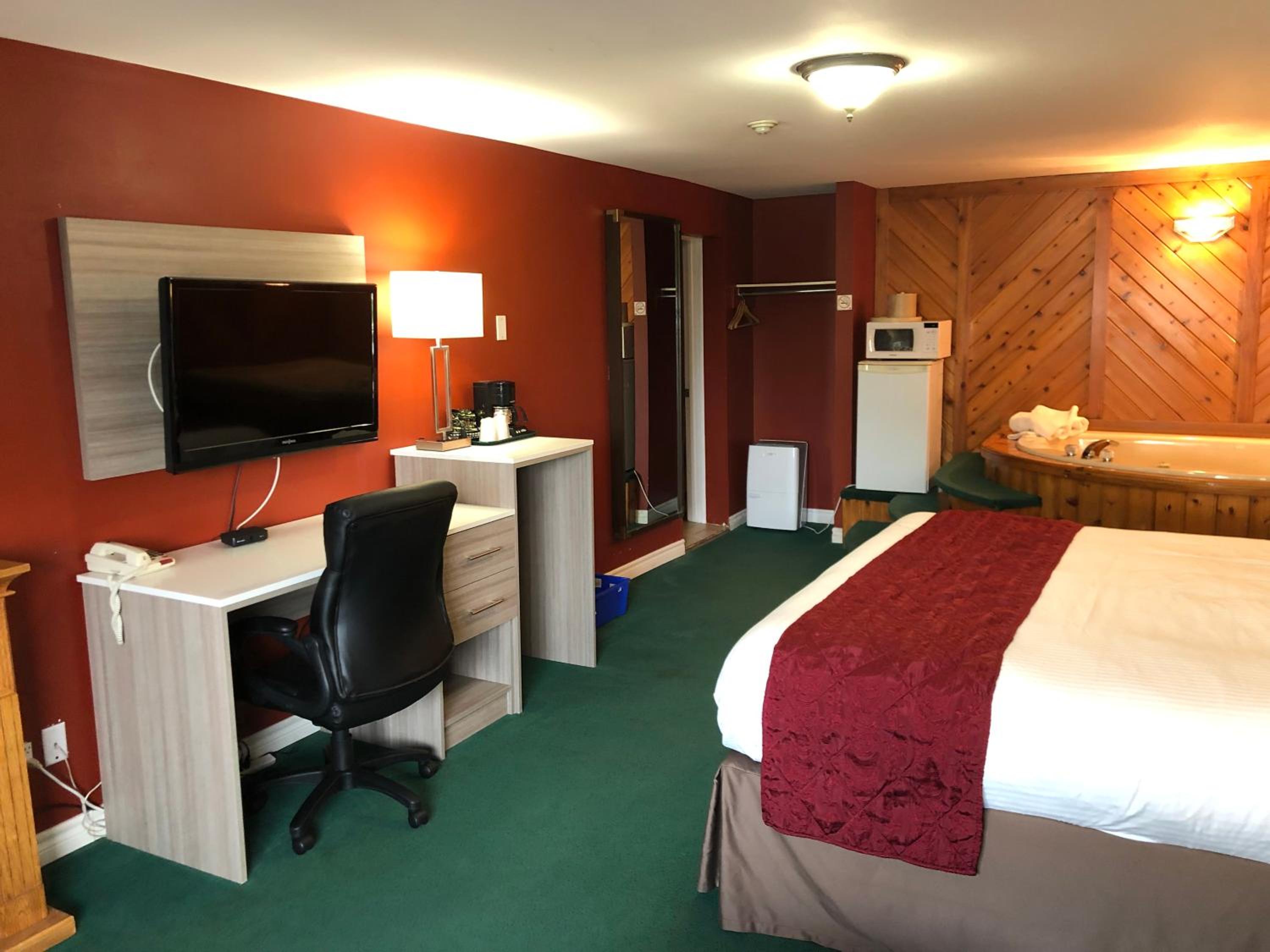Deluxe King Room - Non-Smoking - Photo 1