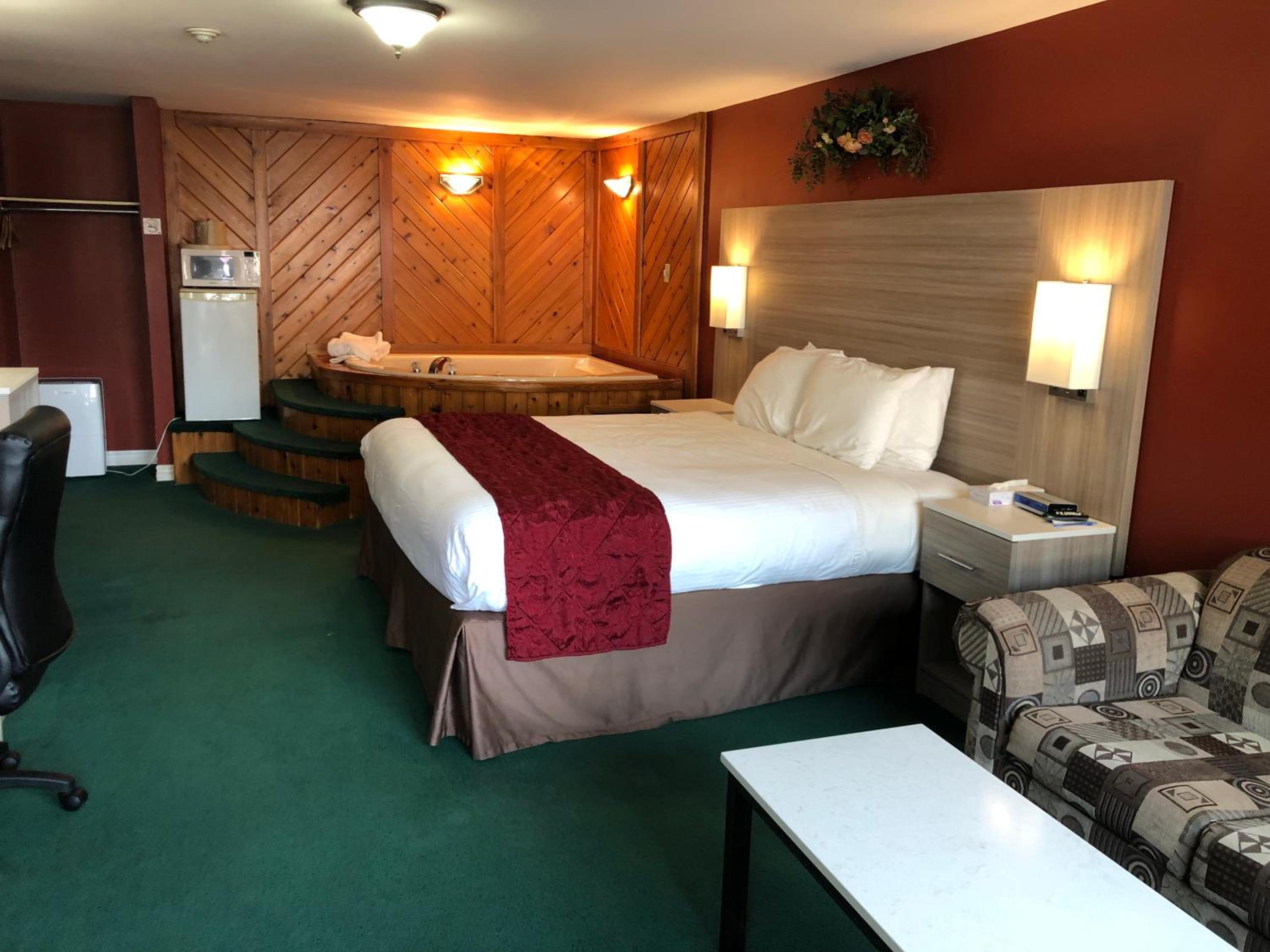 Deluxe King Room - Non-Smoking - Photo 3