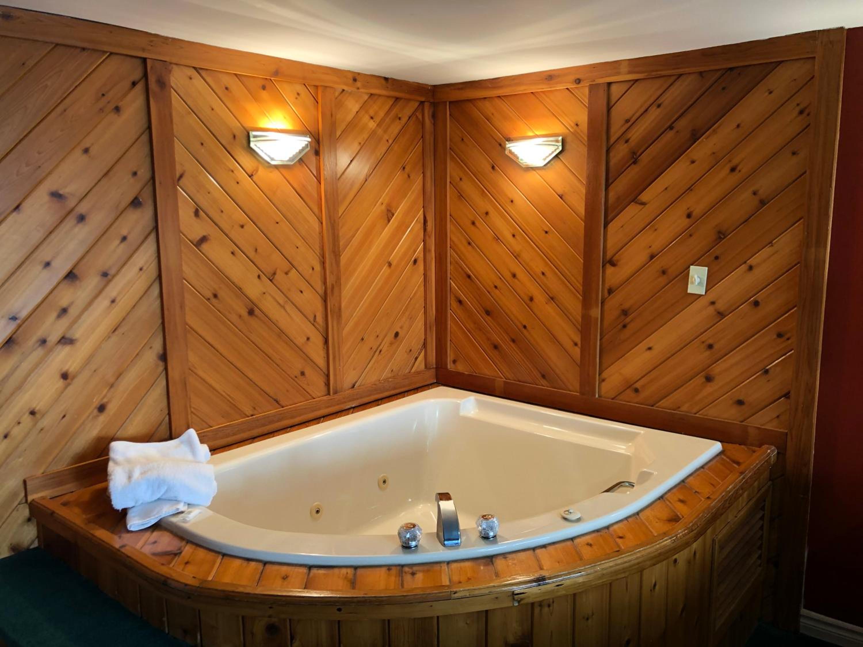 Deluxe King Room - Non-Smoking - Photo 5