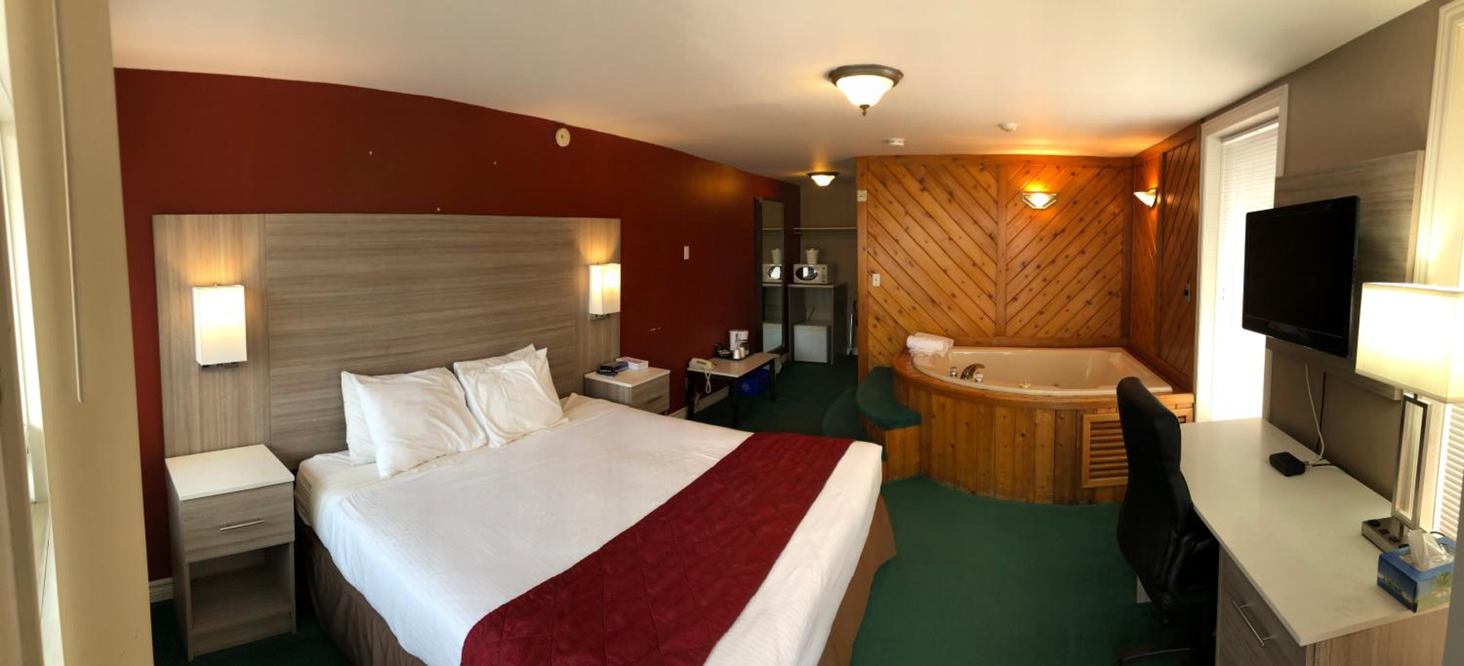 Deluxe King Room - Non-Smoking - Photo 6