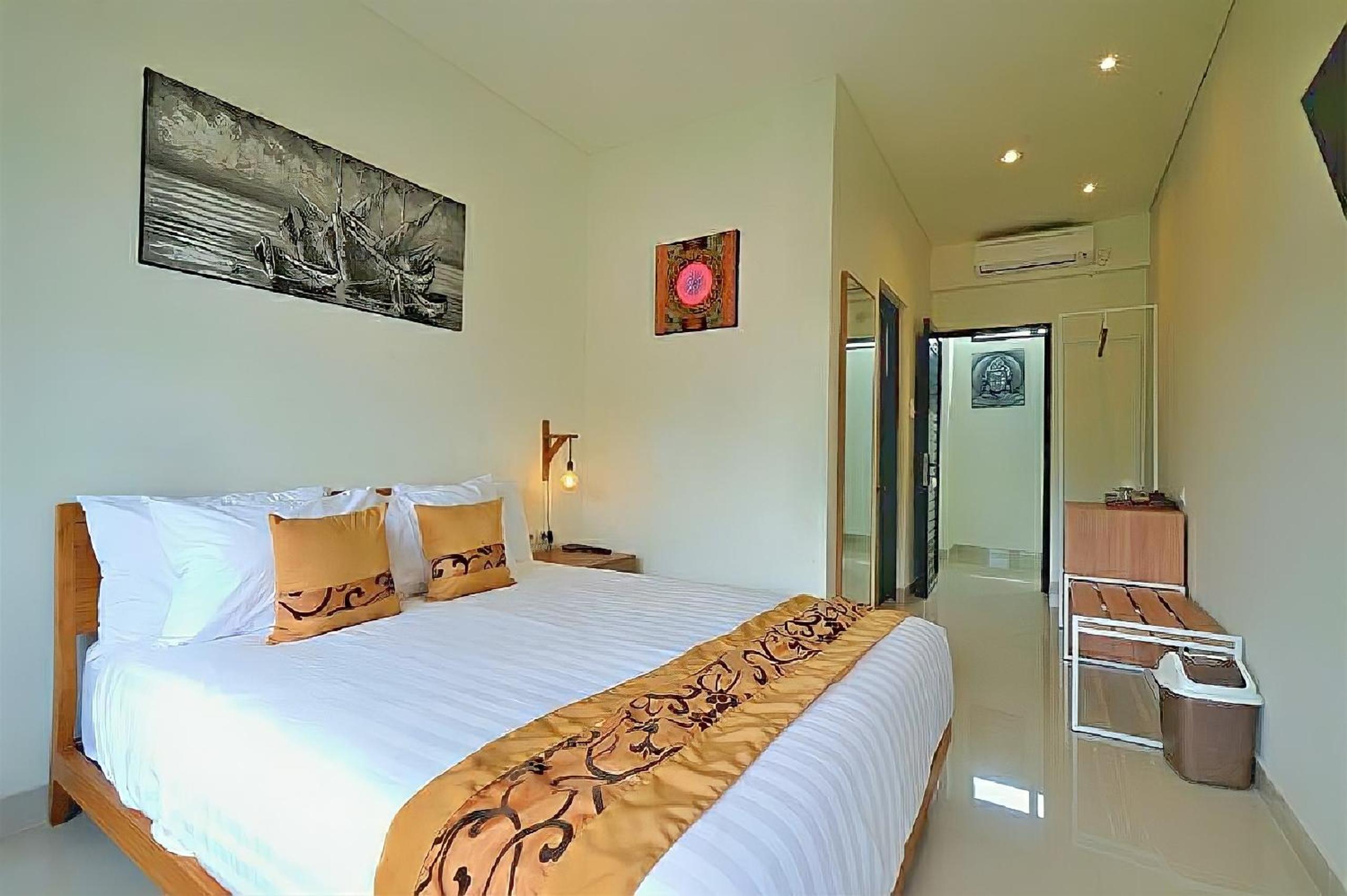 Deluxe Double Room with Balcony - Photo 1