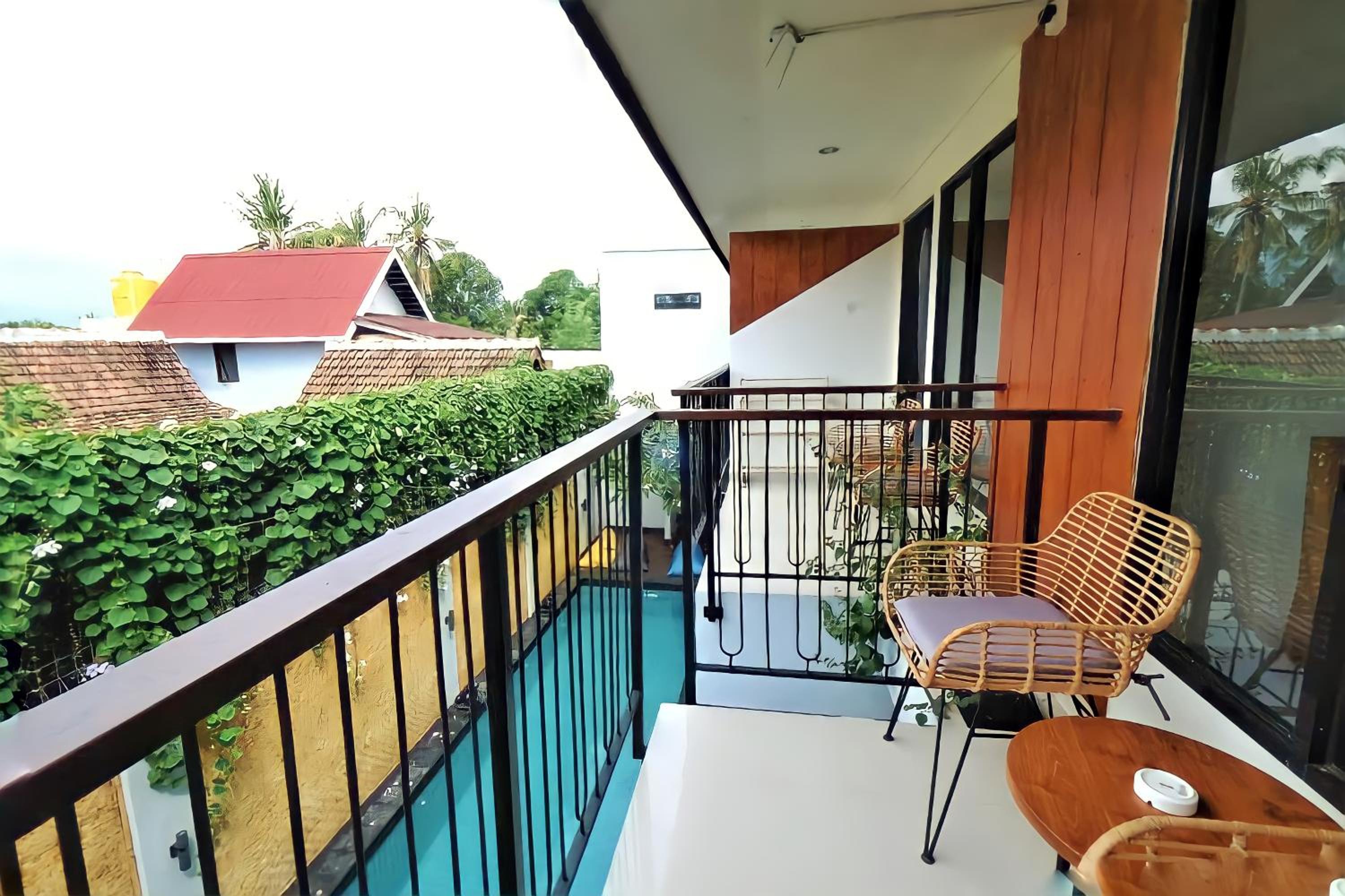 Deluxe Double Room with Balcony - Photo 4
