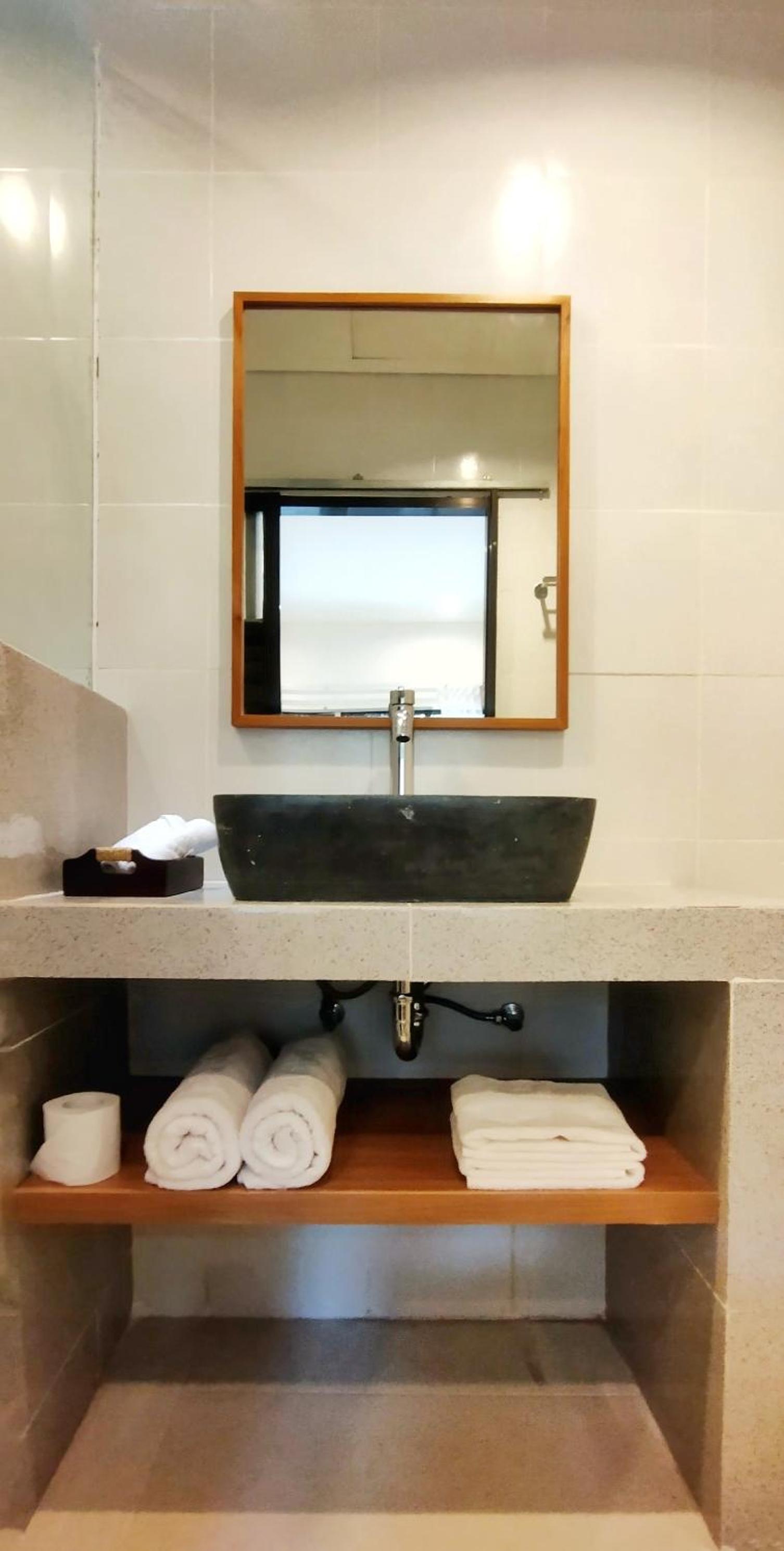 Deluxe Double Room with Balcony - Photo 3