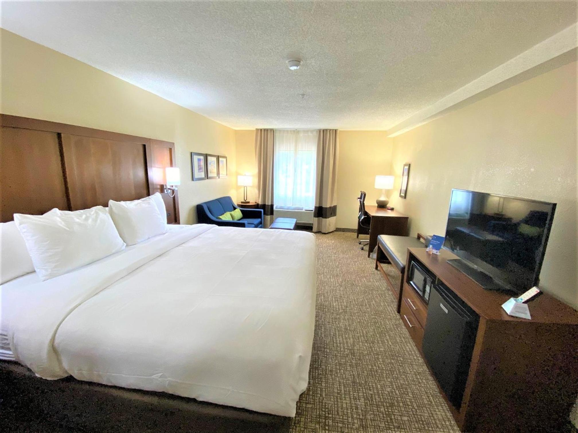 Standard King Room with Sofa - Non Smoking - Photo 4