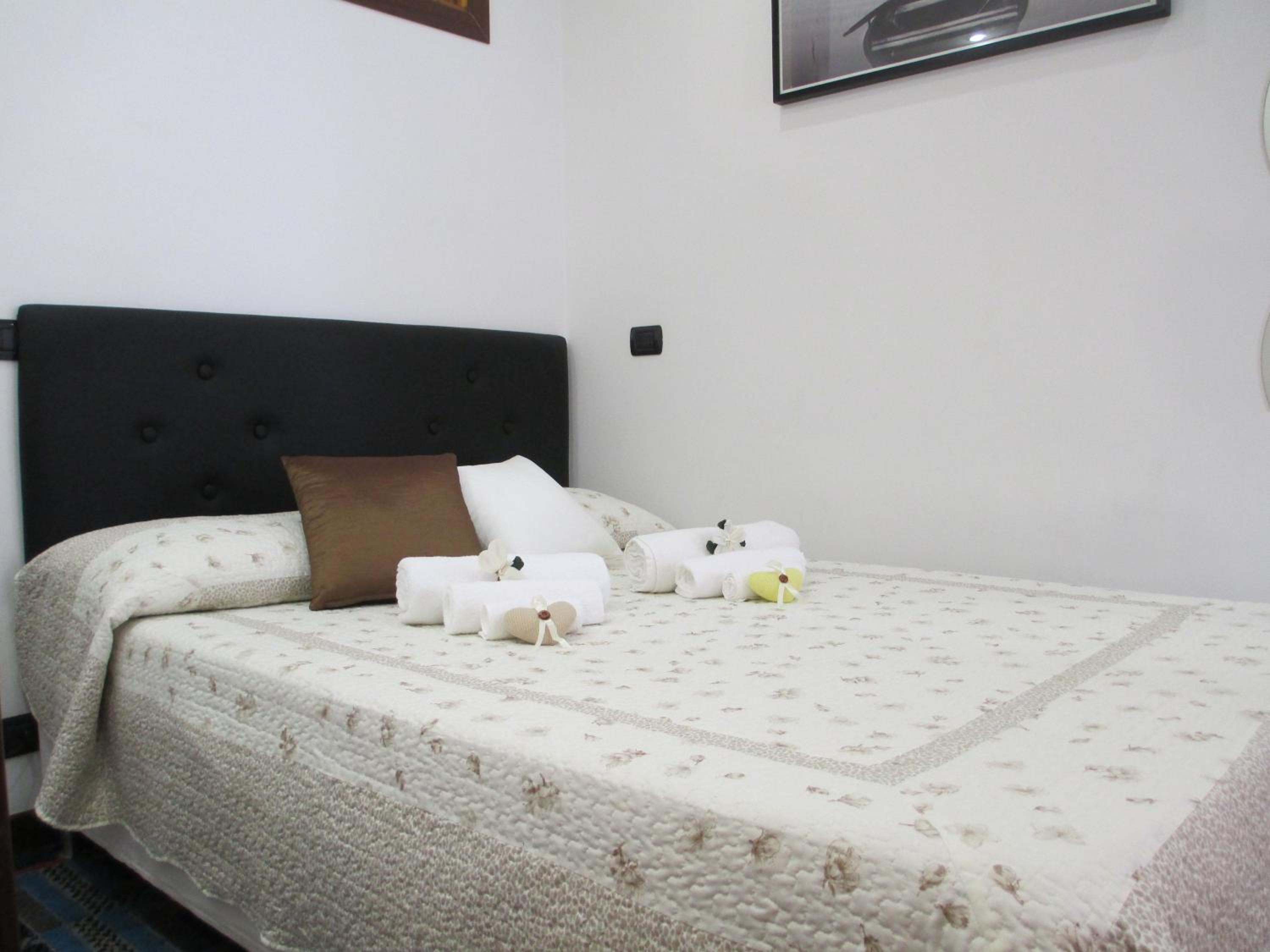 One-Bedroom Apartment - Photo 1