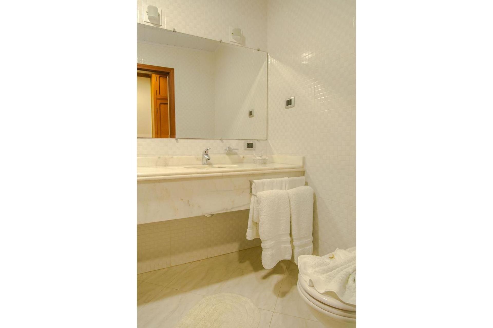 Superior Suite - Photo 32