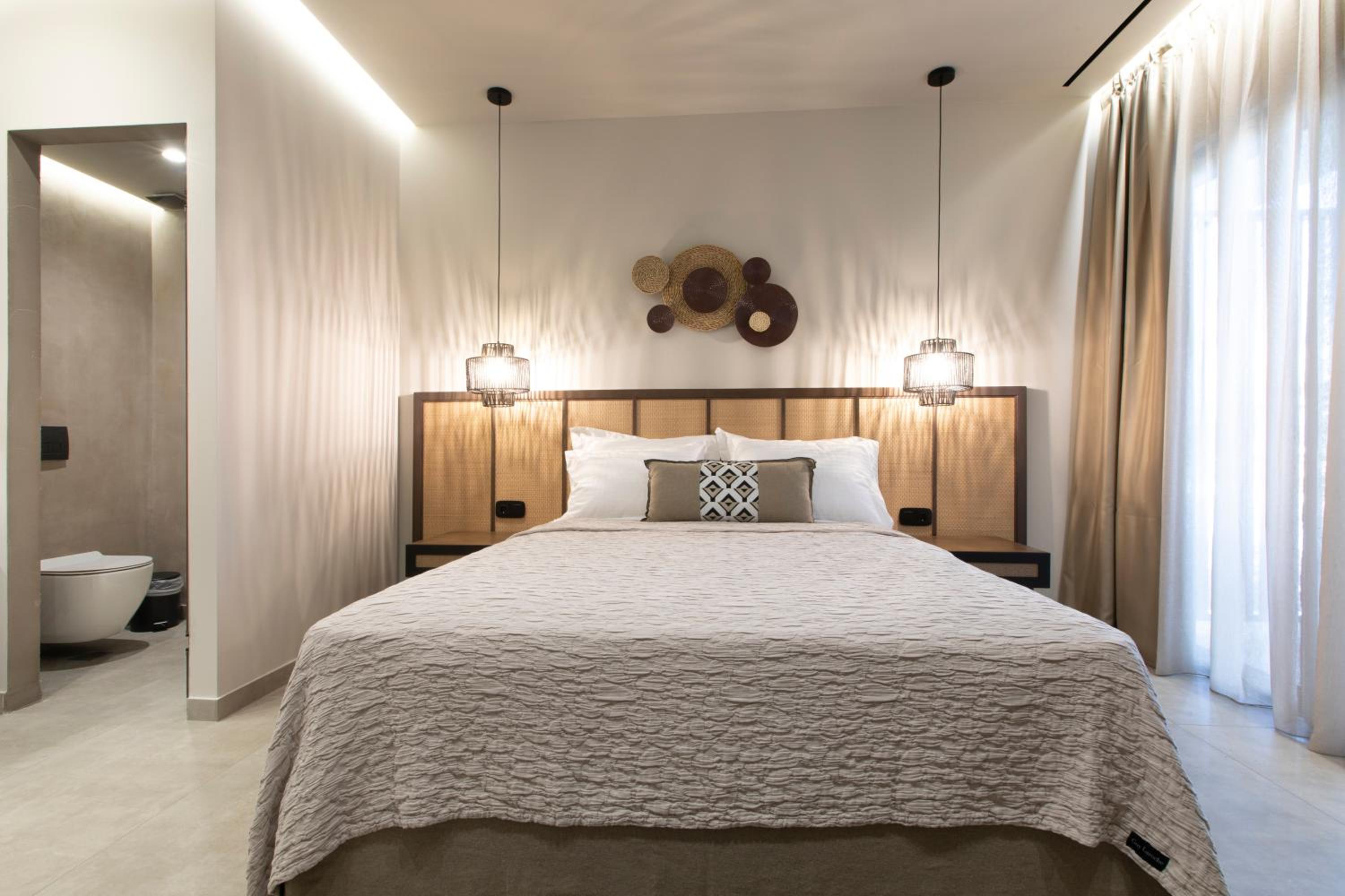 Deluxe King Room photo 3